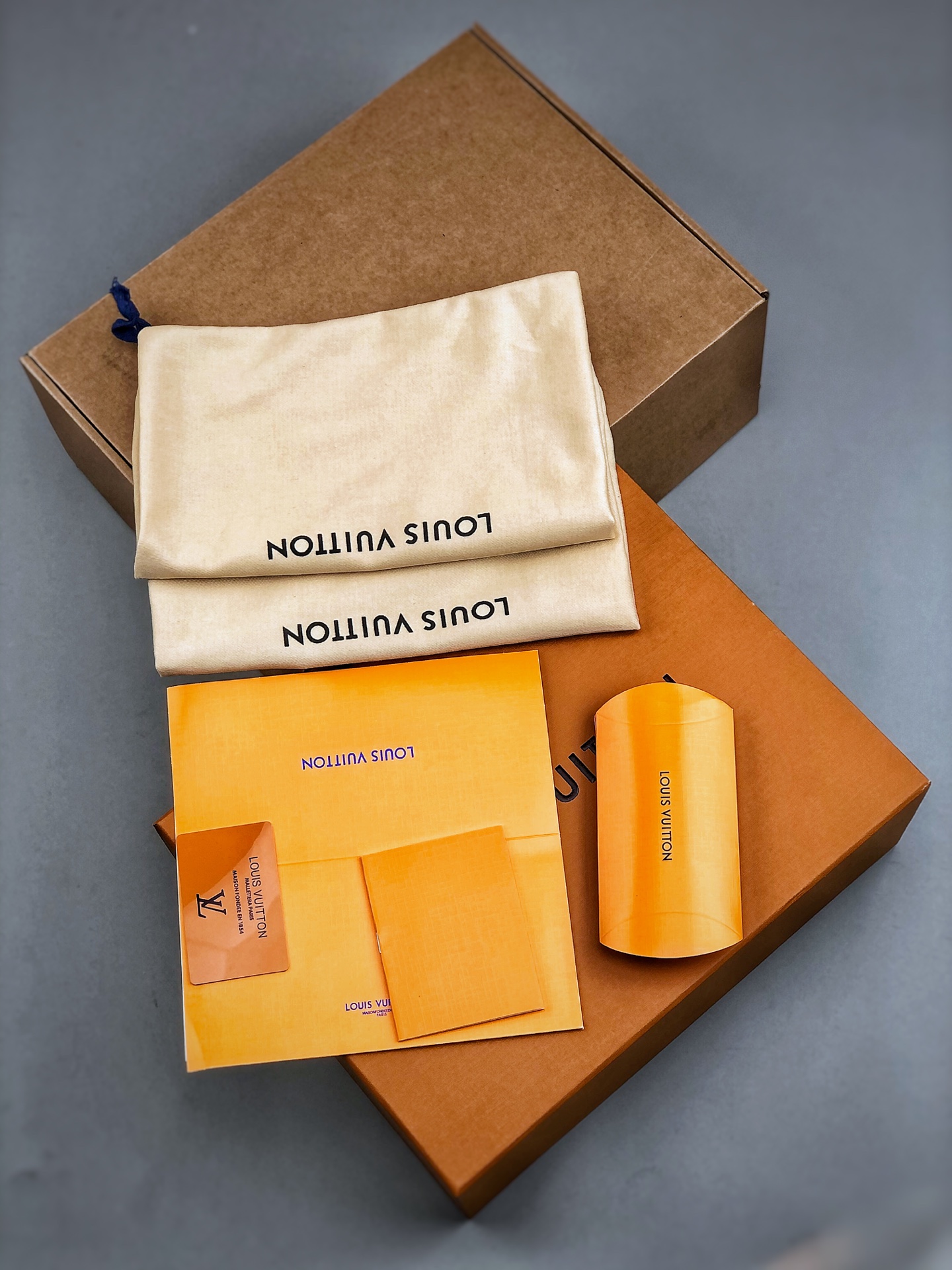 380 当季新款 LV BUTTERSOFT 运动鞋 本款 LV Buttersoft 运动鞋出自路易威登