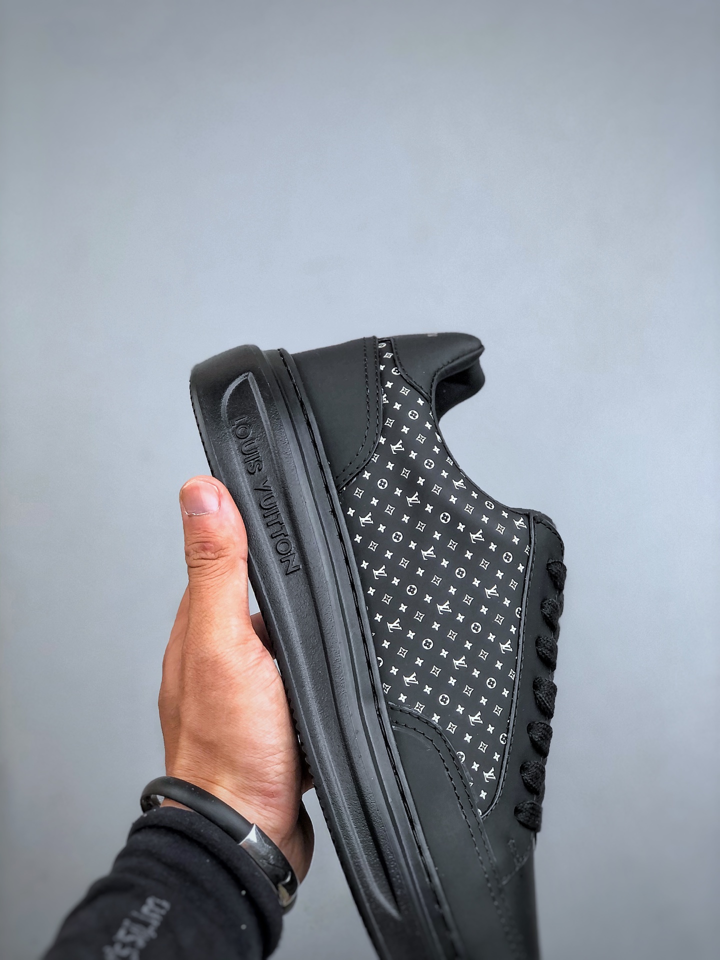 380 LOUIS VUITTON skate sneaker 2025 秋冬男士系列 Classic 牛皮革 圆头系带 低帮 生活休闲鞋-Chinese UA Cheap High Quatity Brand Clothes Bags handbags Sneakers wholesale wholesaler seller from China Factory suppliers Fashion Clothing Shoes best Quality Beautiful Price 380 LOUIS VUITTON skate sneaker 2025 秋冬男士系列 Classic 牛皮革 圆头系带 低帮 生活休闲鞋