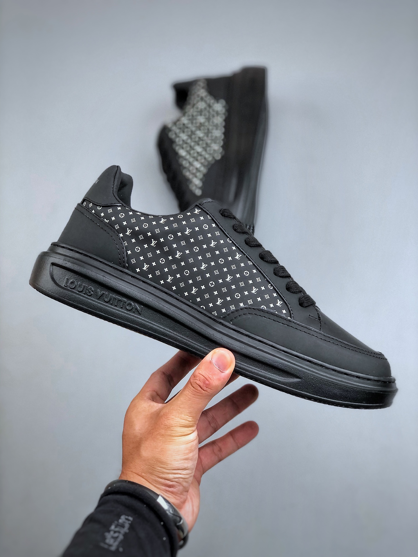 380 LOUIS VUITTON skate sneaker 2025 秋冬男士系列 Classic 牛皮革 圆头系带 低帮 生活休闲鞋-Chinese UA Cheap High Quatity Brand Clothes Bags handbags Sneakers wholesale wholesaler seller from China Factory suppliers Fashion Clothing Shoes best Quality Beautiful Price 380 LOUIS VUITTON skate sneaker 2025 秋冬男士系列 Classic 牛皮革 圆头系带 低帮 生活休闲鞋