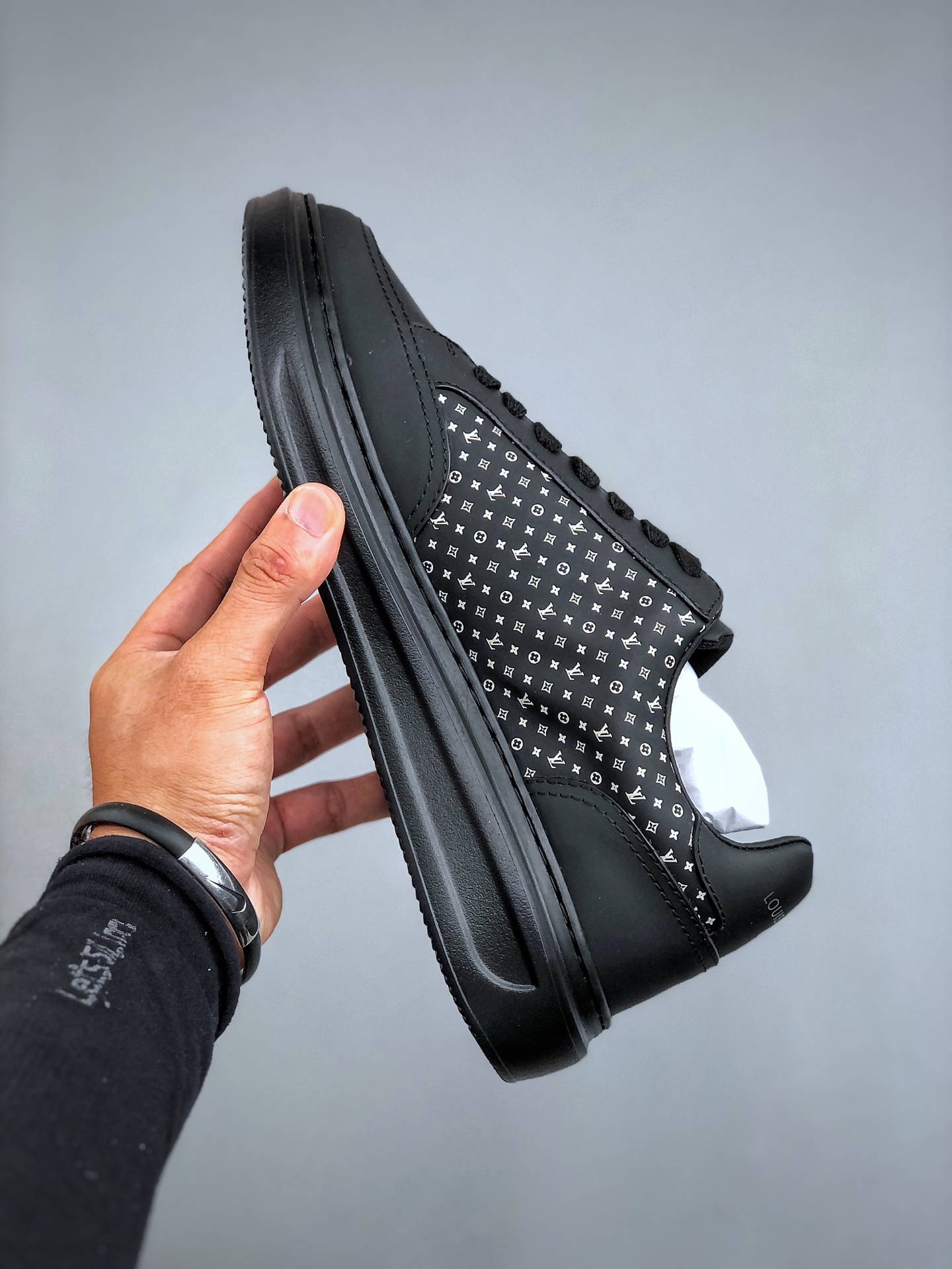 380 LOUIS VUITTON skate sneaker 2025 秋冬男士系列 Classic 牛皮革 圆头系带 低帮 生活休闲鞋-Chinese UA Cheap High Quatity Brand Clothes Bags handbags Sneakers wholesale wholesaler seller from China Factory suppliers Fashion Clothing Shoes best Quality Beautiful Price 380 LOUIS VUITTON skate sneaker 2025 秋冬男士系列 Classic 牛皮革 圆头系带 低帮 生活休闲鞋