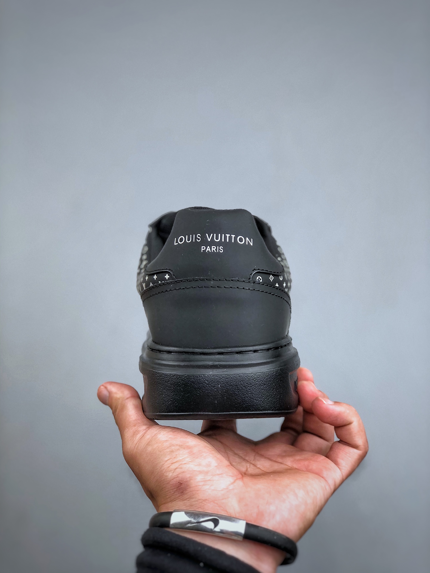 380 LOUIS VUITTON skate sneaker 2025 秋冬男士系列 Classic 牛皮革 圆头系带 低帮 生活休闲鞋-Chinese UA Cheap High Quatity Brand Clothes Bags handbags Sneakers wholesale wholesaler seller from China Factory suppliers Fashion Clothing Shoes best Quality Beautiful Price 380 LOUIS VUITTON skate sneaker 2025 秋冬男士系列 Classic 牛皮革 圆头系带 低帮 生活休闲鞋