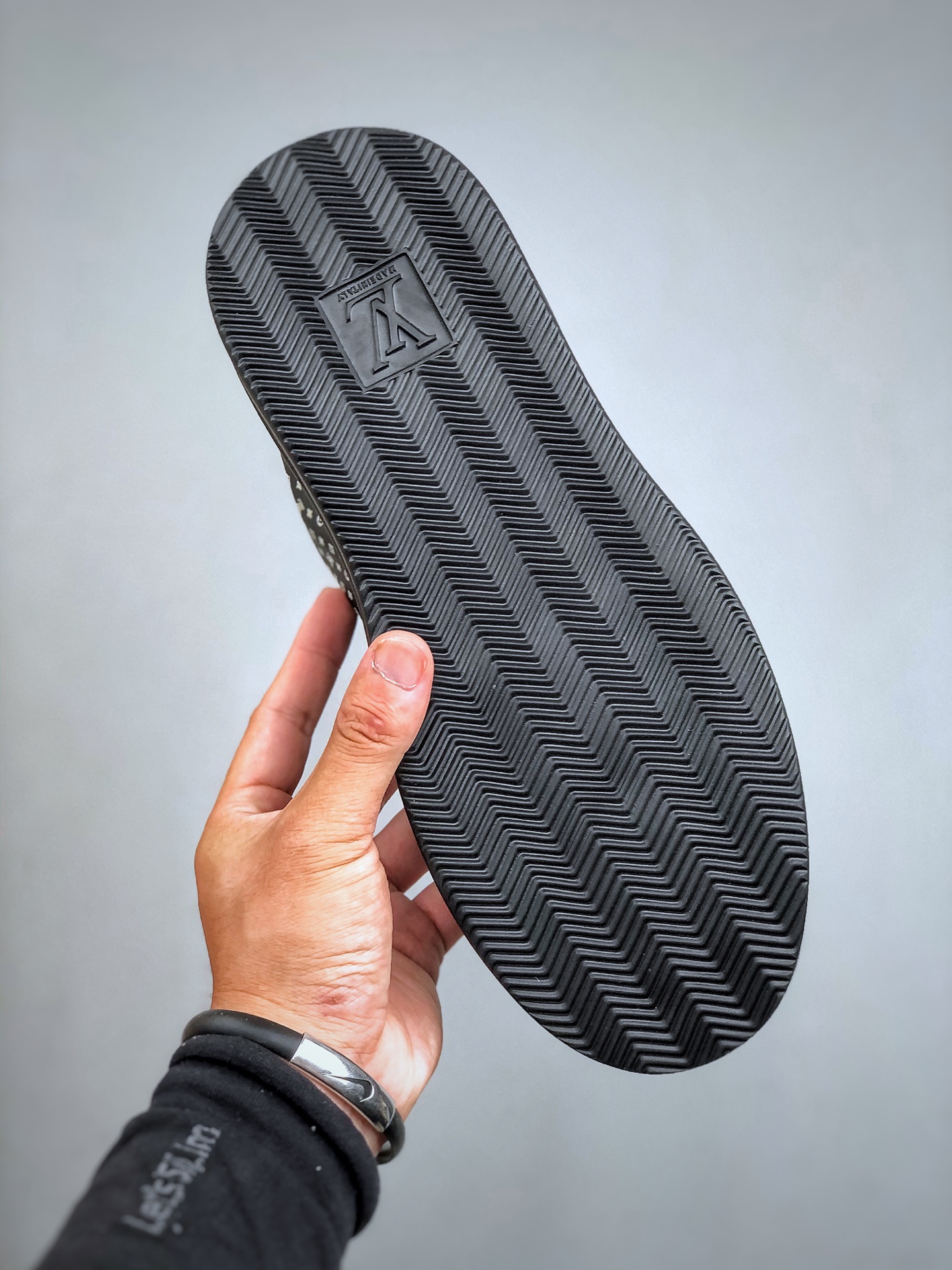 380 LOUIS VUITTON skate sneaker 2025 秋冬男士系列 Classic 牛皮革 圆头系带 低帮 生活休闲鞋-Chinese UA Cheap High Quatity Brand Clothes Bags handbags Sneakers wholesale wholesaler seller from China Factory suppliers Fashion Clothing Shoes best Quality Beautiful Price 380 LOUIS VUITTON skate sneaker 2025 秋冬男士系列 Classic 牛皮革 圆头系带 低帮 生活休闲鞋