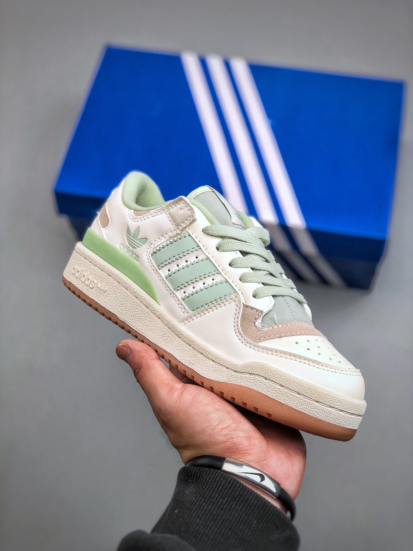 Adidas Forum LOW CL 阿迪达斯 三叶草低帮 经典复古板鞋 潮流休闲鞋 货号:JR0475 (半)