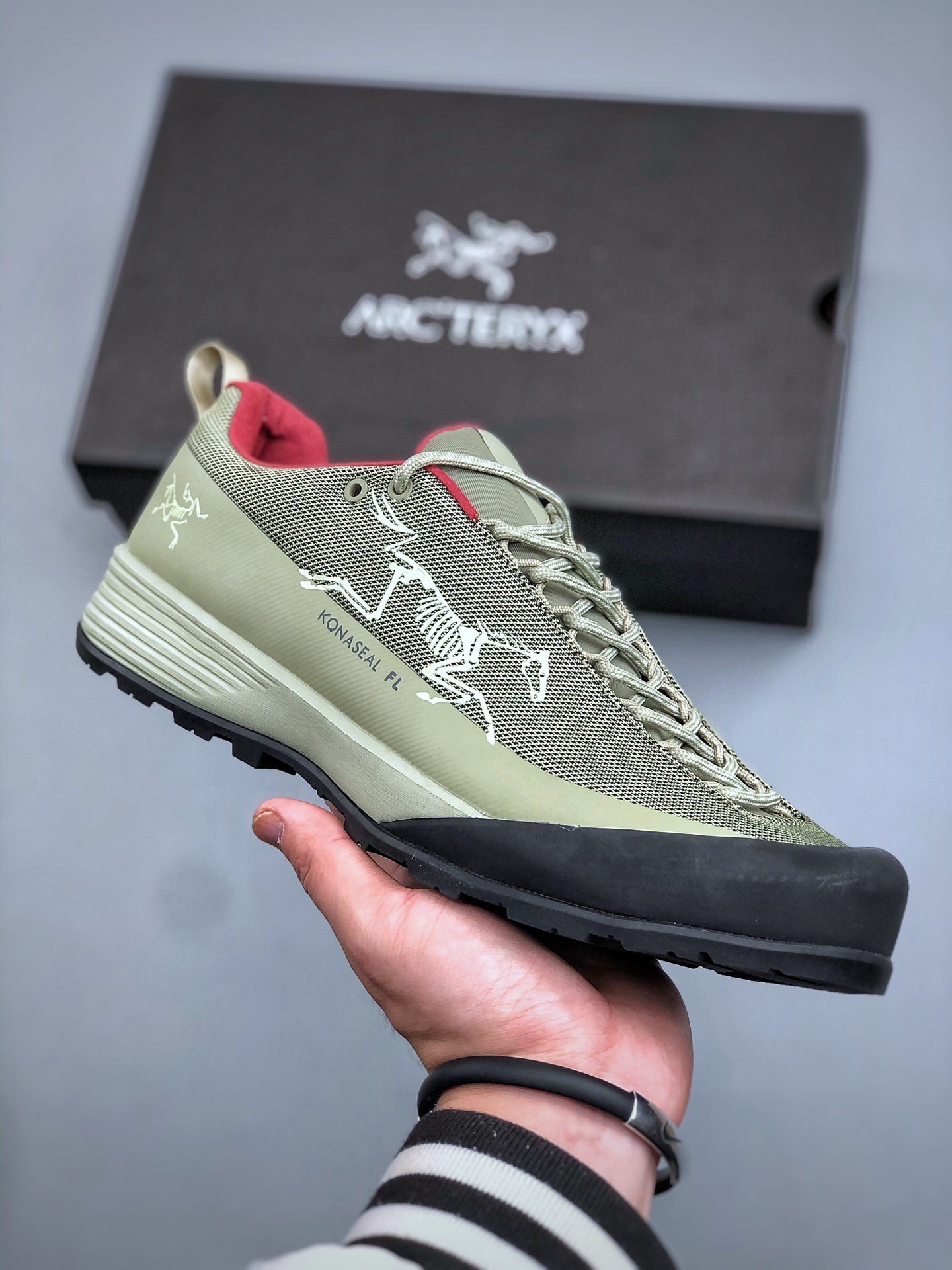 💰 240  Arcteryx始祖鸟  远古奔马 马年 国风 机能 运动 耐磨 低帮 登山鞋 
 徒步 攀岩 户外休闲鞋 上脚舒适轻便无负重感  四季百搭
尺码：39-45（半）