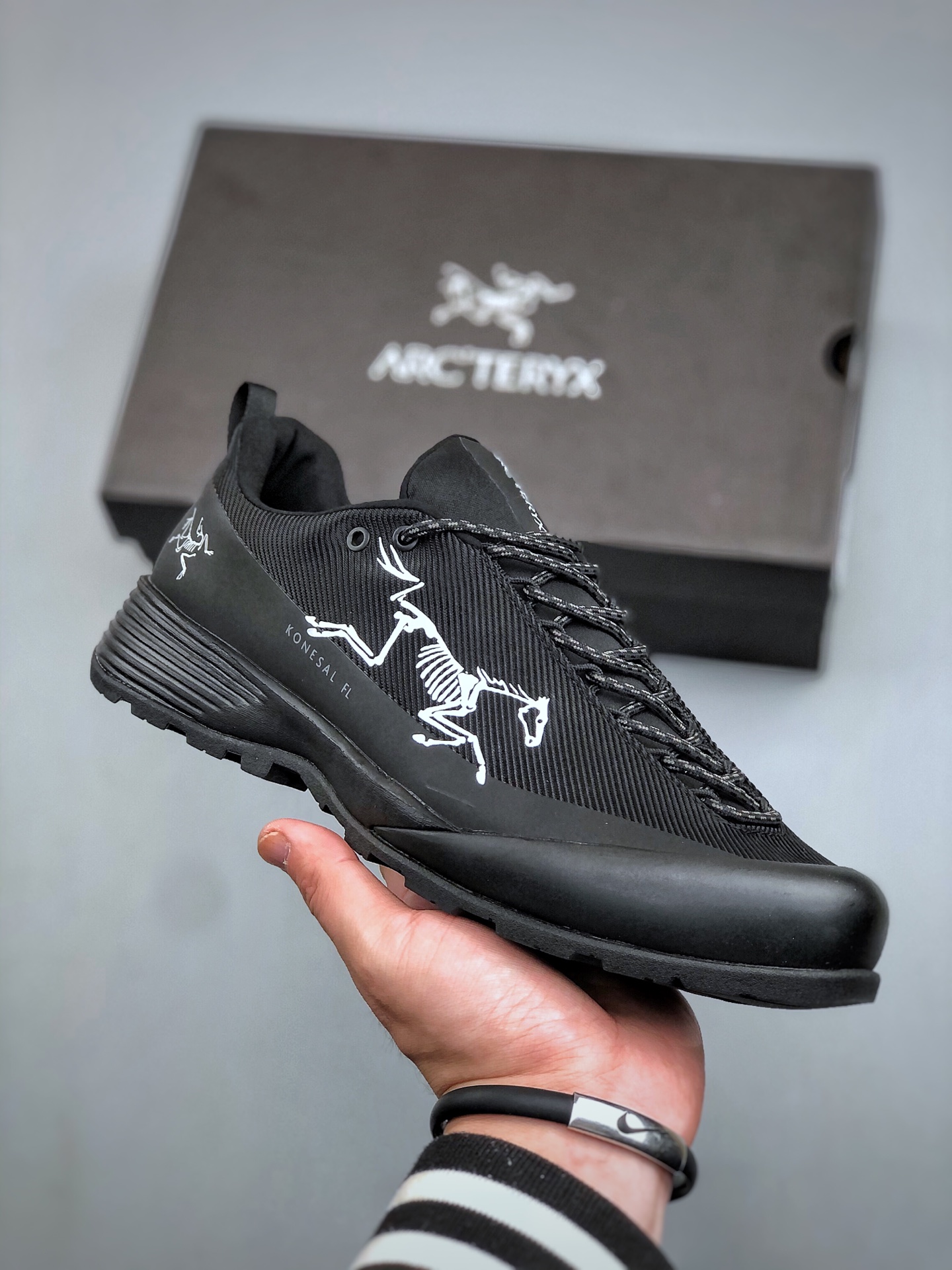 💰 240  Arcteryx始祖鸟  远古奔马 马年 国风 机能 运动 耐磨 低帮 登山鞋 
 徒步 攀岩 户外休闲鞋 上脚舒适轻便无负重感  四季百搭
尺码：39-45（半）