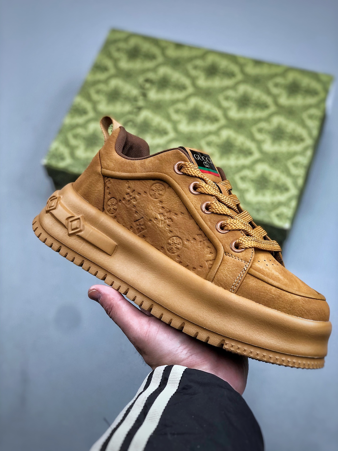 💰180  Z/【GUCCI】古驰今年最新款男士休闲板鞋 尺码：39-44