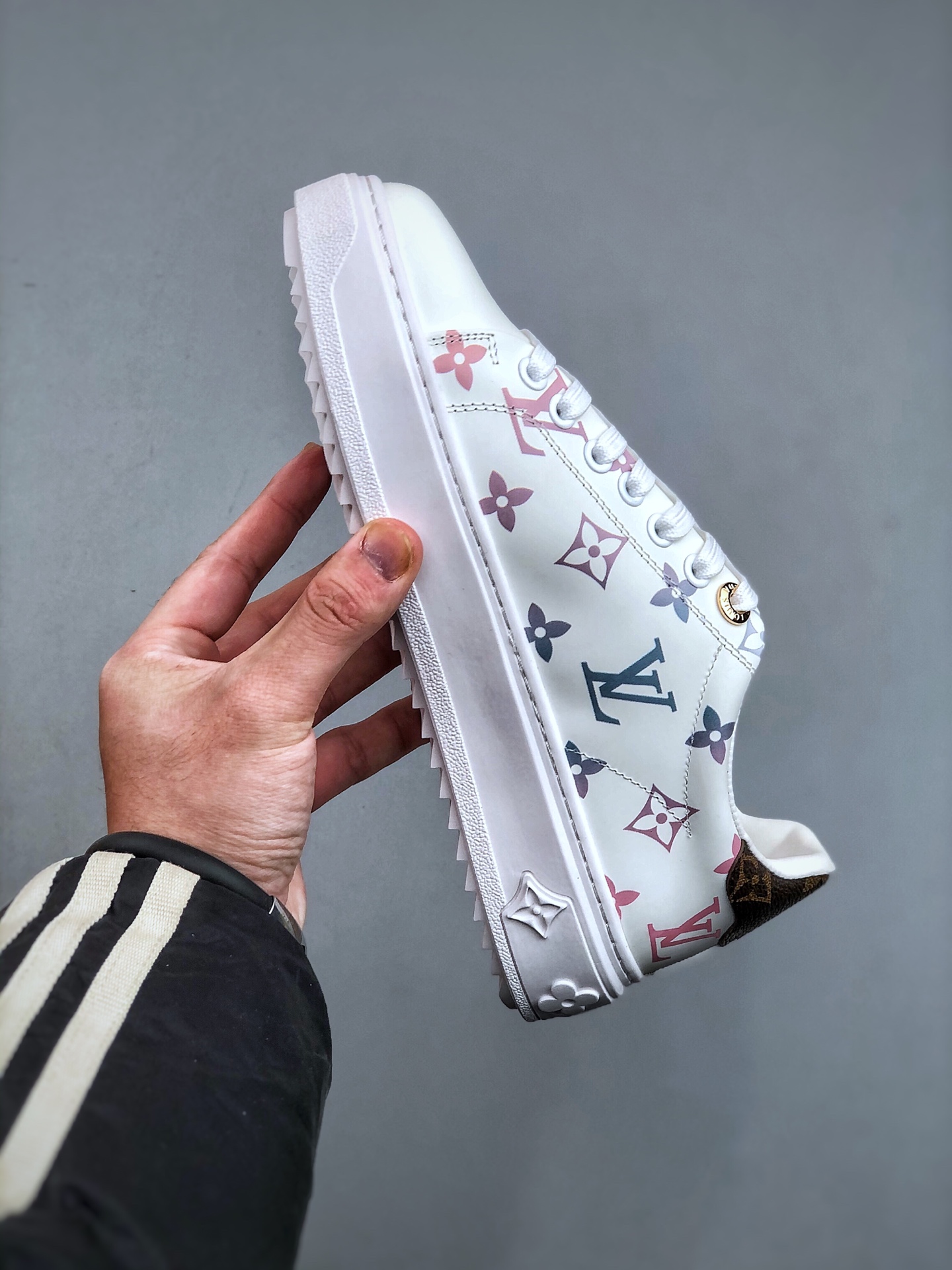 360K Louis Vuitton New Arrival 系列 LV Time Out 情侣小白鞋小白鞋-Chinese UA Cheap High Quatity Brand Clothes Bags handbags Sneakers wholesale wholesaler seller from China Factory suppliers Fashion Clothing Shoes best Quality Beautiful Price 360K Louis Vuitton New Arrival 系列 LV Time Out 情侣小白鞋小白鞋