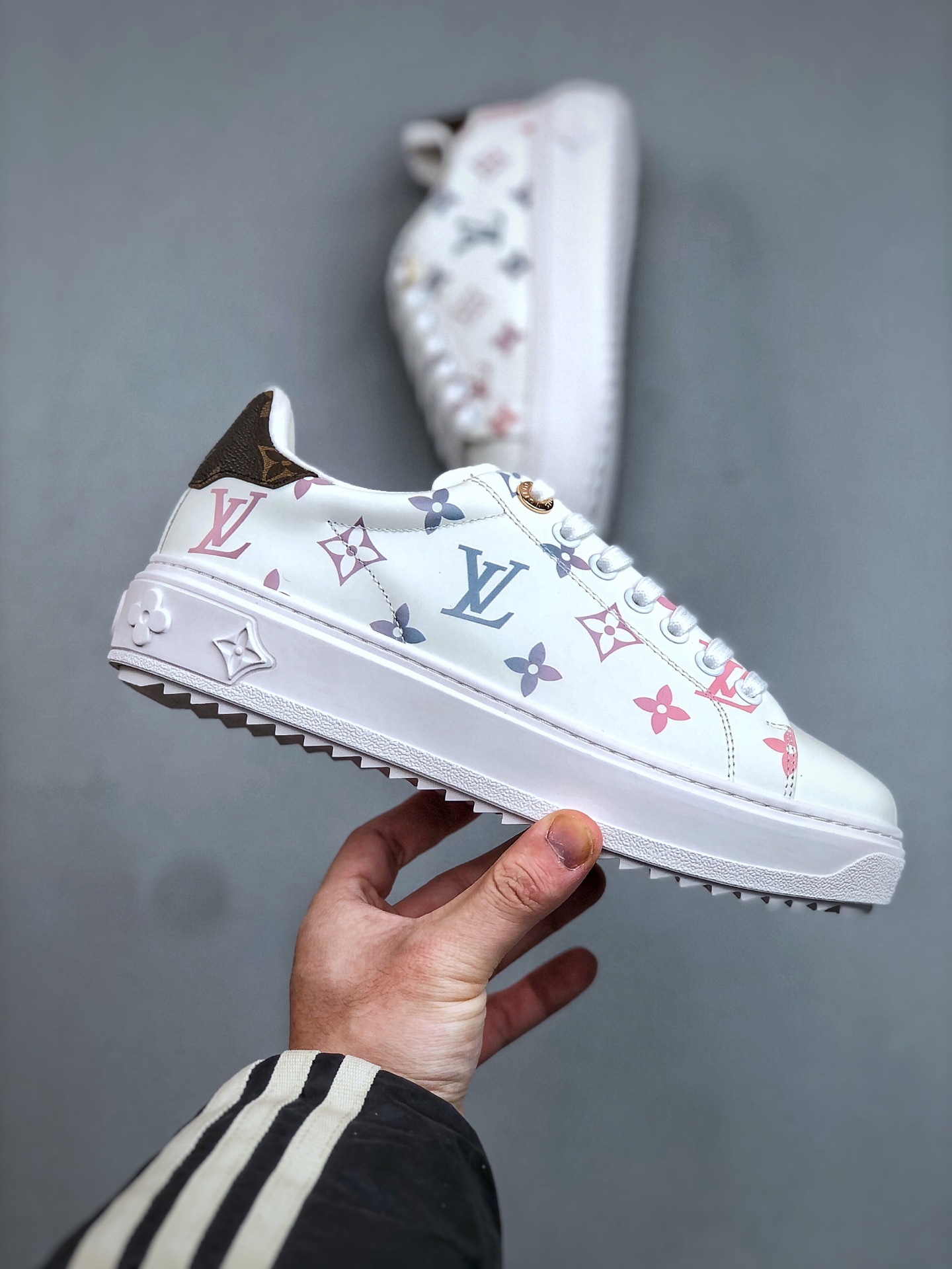 360K Louis Vuitton New Arrival 系列 LV Time Out 情侣小白鞋小白鞋-Chinese UA Cheap High Quatity Brand Clothes Bags handbags Sneakers wholesale wholesaler seller from China Factory suppliers Fashion Clothing Shoes best Quality Beautiful Price 360K Louis Vuitton New Arrival 系列 LV Time Out 情侣小白鞋小白鞋