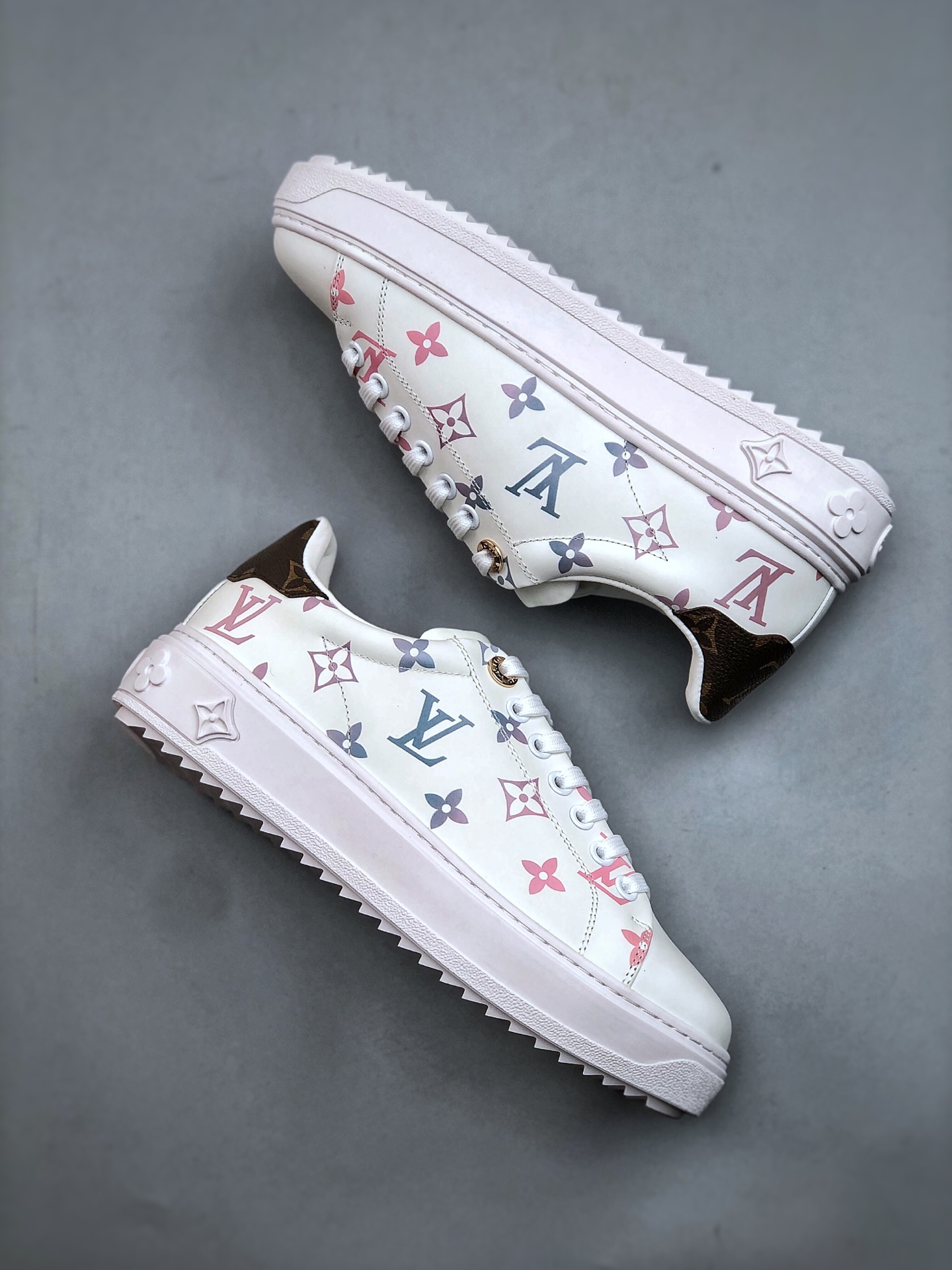 360K Louis Vuitton New Arrival 系列 LV Time Out 情侣小白鞋小白鞋-Chinese UA Cheap High Quatity Brand Clothes Bags handbags Sneakers wholesale wholesaler seller from China Factory suppliers Fashion Clothing Shoes best Quality Beautiful Price 360K Louis Vuitton New Arrival 系列 LV Time Out 情侣小白鞋小白鞋