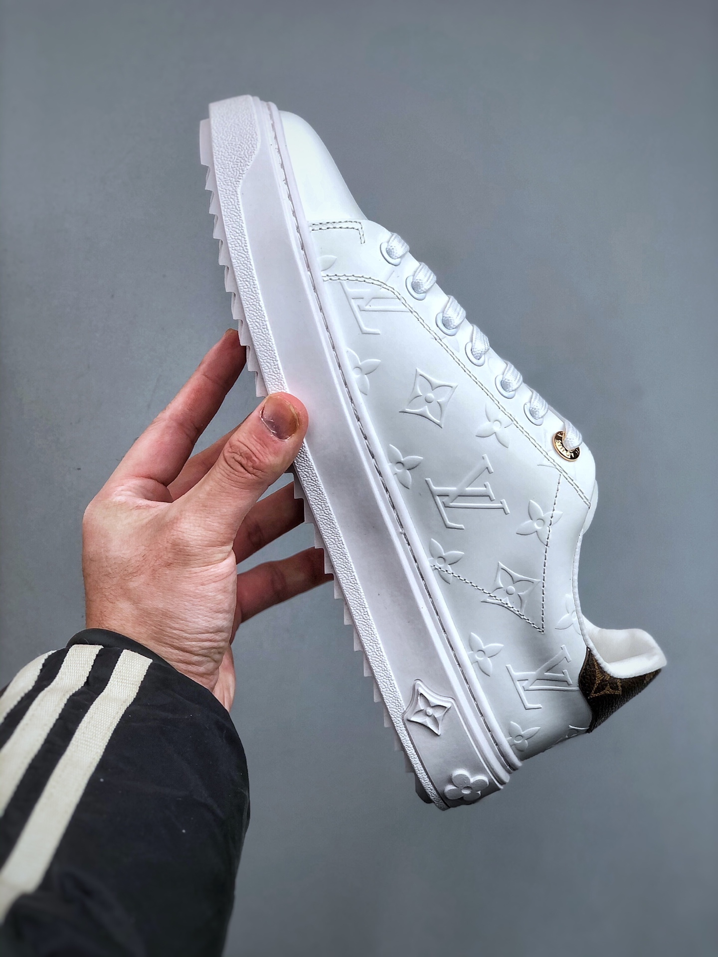 360K Louis Vuitton New Arrival 系列 LV Time Out 情侣小白鞋小白鞋-Chinese UA Cheap High Quatity Brand Clothes Bags handbags Sneakers wholesale wholesaler seller from China Factory suppliers Fashion Clothing Shoes best Quality Beautiful Price 360K Louis Vuitton New Arrival 系列 LV Time Out 情侣小白鞋小白鞋