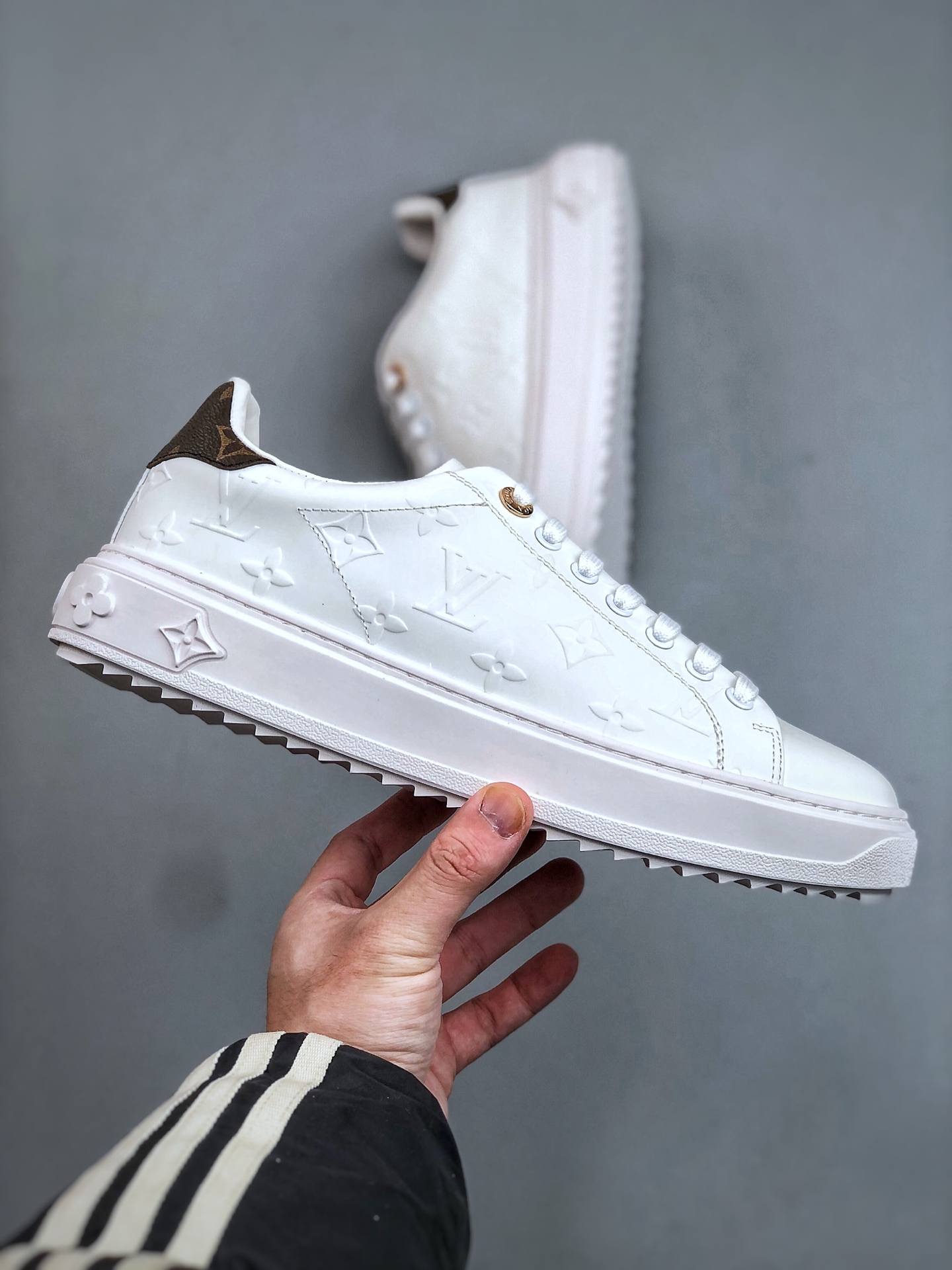 360K Louis Vuitton New Arrival 系列 LV Time Out 情侣小白鞋小白鞋-Chinese UA Cheap High Quatity Brand Clothes Bags handbags Sneakers wholesale wholesaler seller from China Factory suppliers Fashion Clothing Shoes best Quality Beautiful Price 360K Louis Vuitton New Arrival 系列 LV Time Out 情侣小白鞋小白鞋