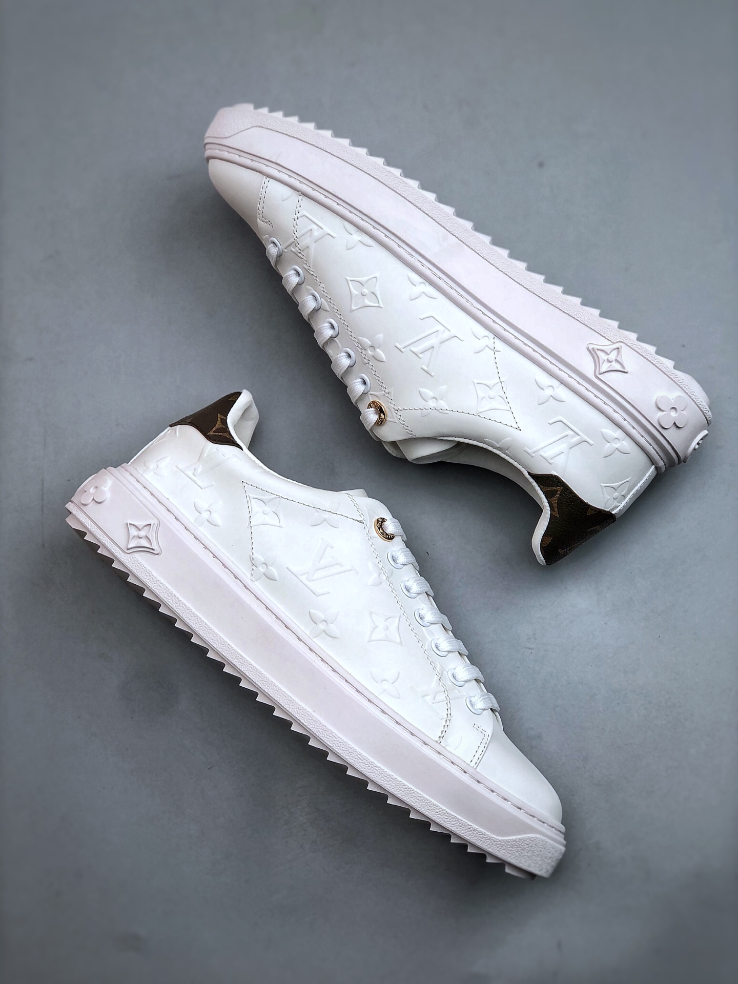 360K Louis Vuitton New Arrival 系列 LV Time Out 情侣小白鞋小白鞋-Chinese UA Cheap High Quatity Brand Clothes Bags handbags Sneakers wholesale wholesaler seller from China Factory suppliers Fashion Clothing Shoes best Quality Beautiful Price 360K Louis Vuitton New Arrival 系列 LV Time Out 情侣小白鞋小白鞋