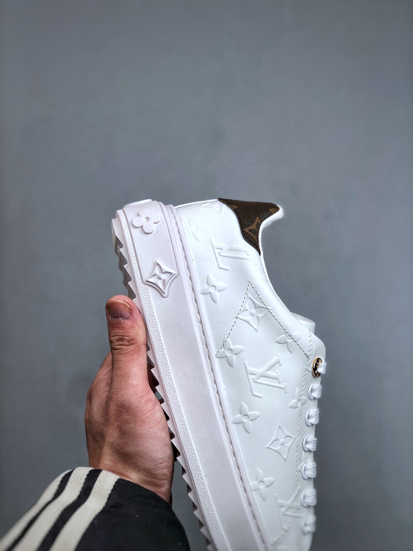 360K Louis Vuitton New Arrival 系列 LV Time Out 情侣小白鞋小白鞋-Chinese UA Cheap High Quatity Brand Clothes Bags handbags Sneakers wholesale wholesaler seller from China Factory suppliers Fashion Clothing Shoes best Quality Beautiful Price 360K Louis Vuitton New Arrival 系列 LV Time Out 情侣小白鞋小白鞋