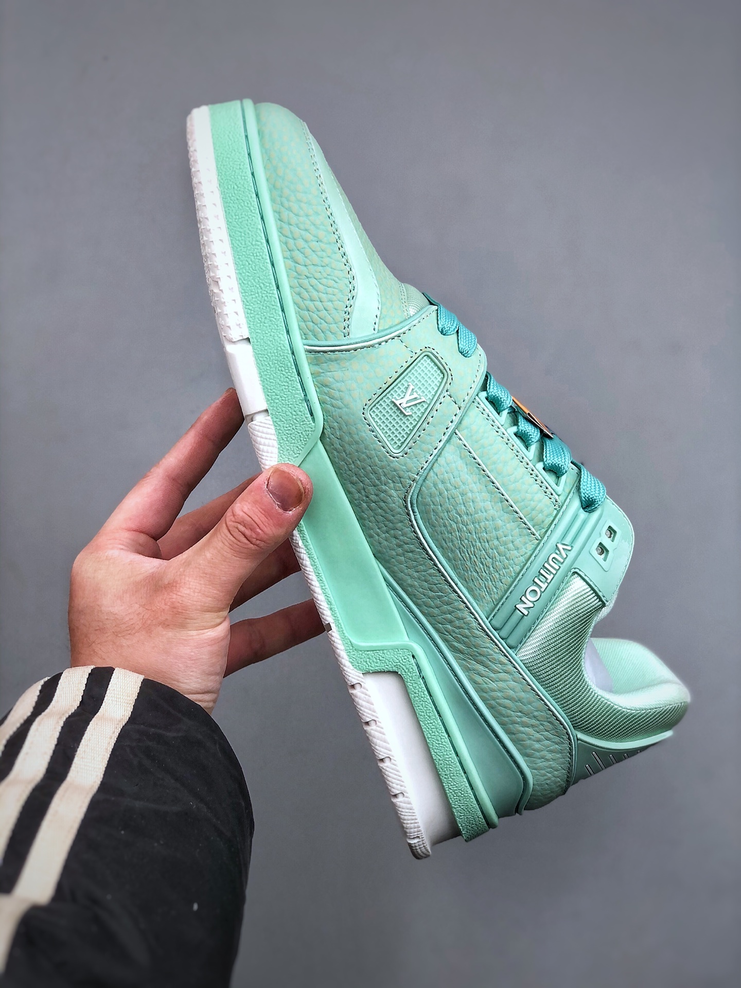 420K广奢高端货 LOUIS VUITTON 路易威登 LV Trainer 牛皮革 板鞋-Chinese UA Cheap High Quatity Brand Clothes Bags handbags Sneakers wholesale wholesaler seller from China Factory suppliers Fashion Clothing Shoes best Quality Beautiful Price 420K广奢高端货 LOUIS VUITTON 路易威登 LV Trainer 牛皮革 板鞋