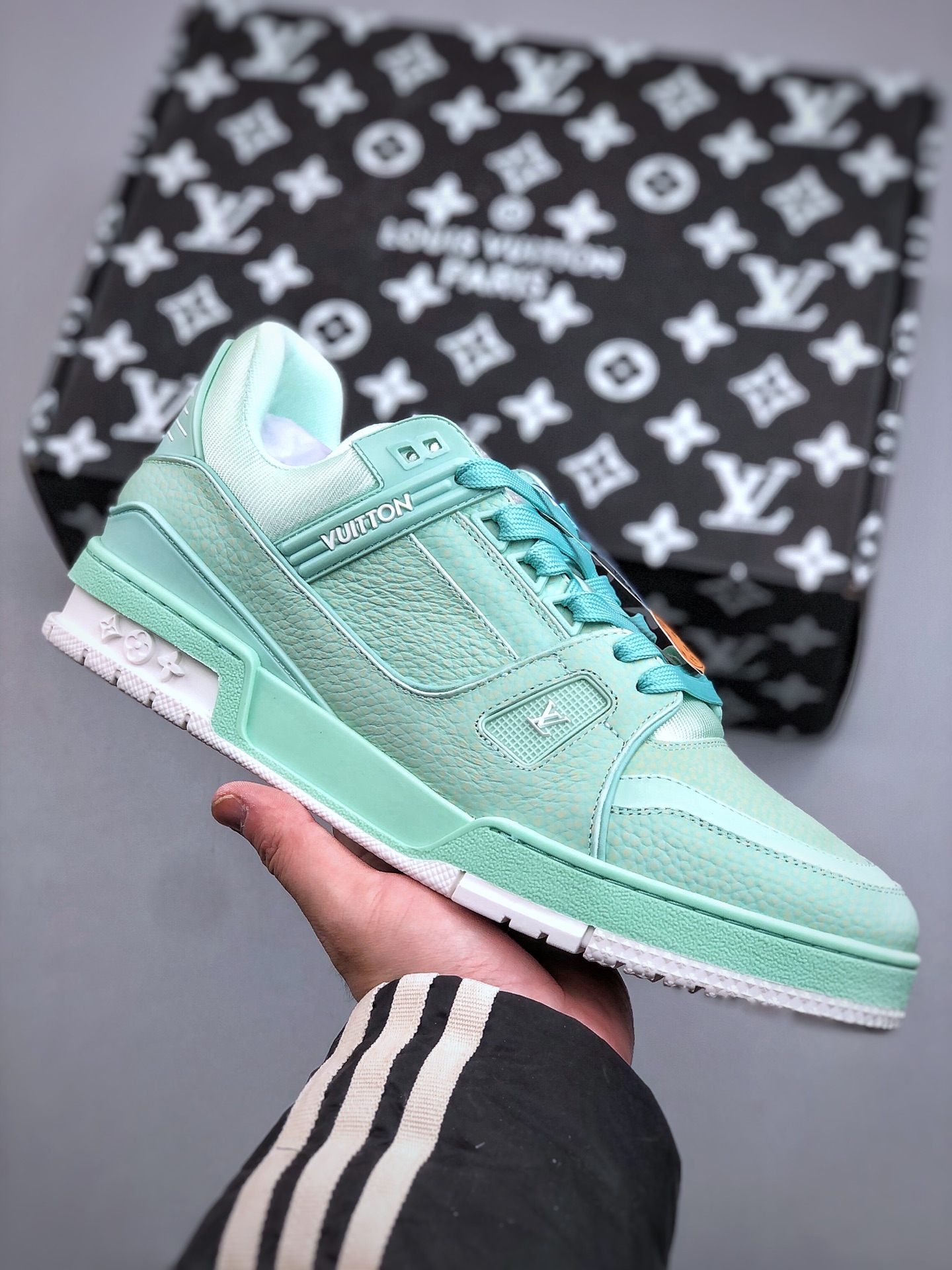 420K广奢高端货 LOUIS VUITTON 路易威登 LV Trainer 牛皮革 板鞋-Chinese UA Cheap High Quatity Brand Clothes Bags handbags Sneakers wholesale wholesaler seller from China Factory suppliers Fashion Clothing Shoes best Quality Beautiful Price 420K广奢高端货 LOUIS VUITTON 路易威登 LV Trainer 牛皮革 板鞋