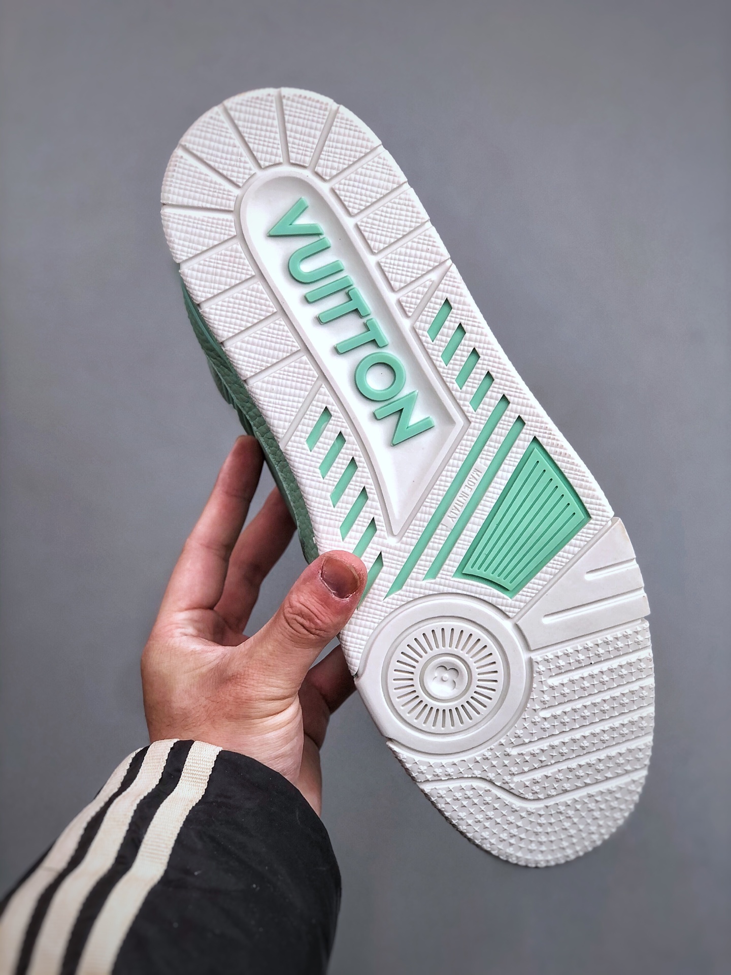 420K广奢高端货 LOUIS VUITTON 路易威登 LV Trainer 牛皮革 板鞋-Chinese UA Cheap High Quatity Brand Clothes Bags handbags Sneakers wholesale wholesaler seller from China Factory suppliers Fashion Clothing Shoes best Quality Beautiful Price 420K广奢高端货 LOUIS VUITTON 路易威登 LV Trainer 牛皮革 板鞋
