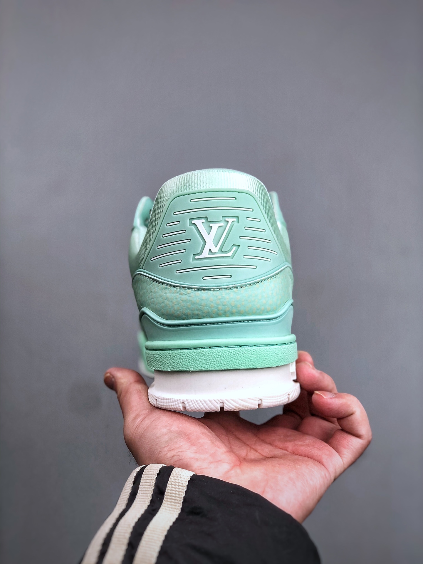 420K广奢高端货 LOUIS VUITTON 路易威登 LV Trainer 牛皮革 板鞋-Chinese UA Cheap High Quatity Brand Clothes Bags handbags Sneakers wholesale wholesaler seller from China Factory suppliers Fashion Clothing Shoes best Quality Beautiful Price 420K广奢高端货 LOUIS VUITTON 路易威登 LV Trainer 牛皮革 板鞋