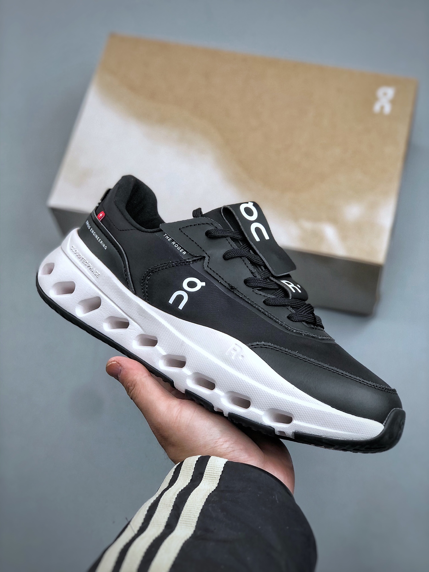 💰170   On昂跑 Cloudsurfer Trail 2 P舒适柔软透气跑步鞋 
轻量运动休闲鞋  尺码：36-45（半）