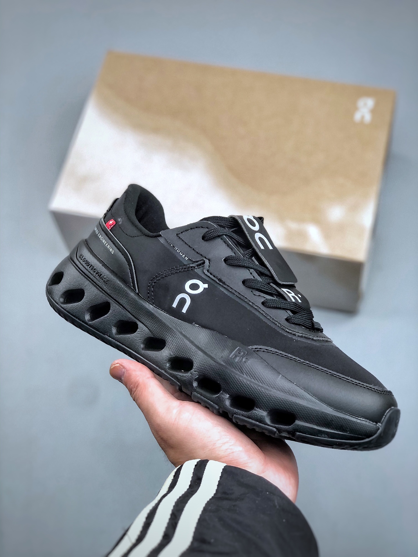 💰170   On昂跑 Cloudsurfer Trail 2 P舒适柔软透气跑步鞋 
轻量运动休闲鞋  尺码：36-45（半）