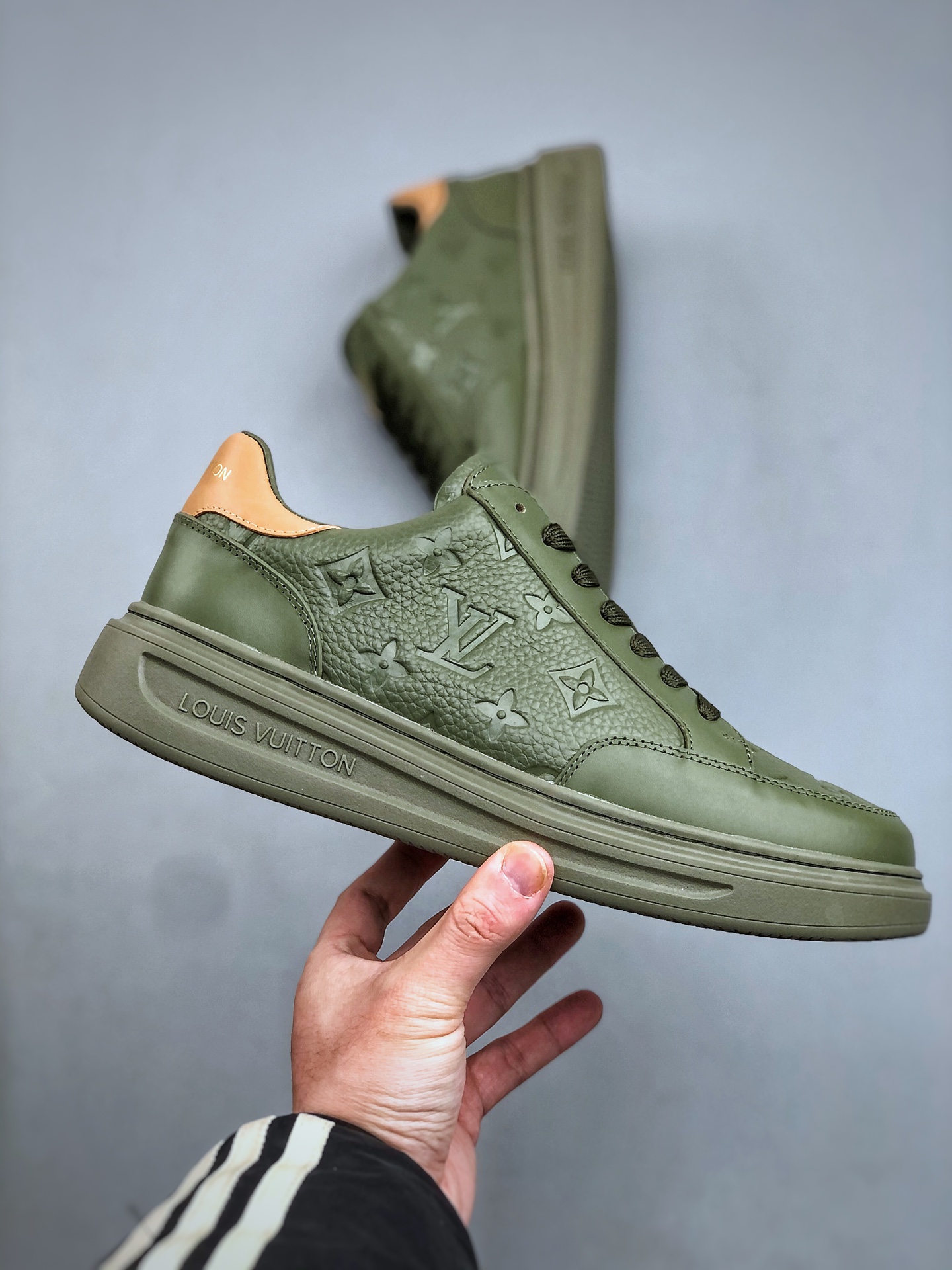 400 LOUIS VUITTON Beverly Hills 牛皮革 圆头系带 低帮 板鞋