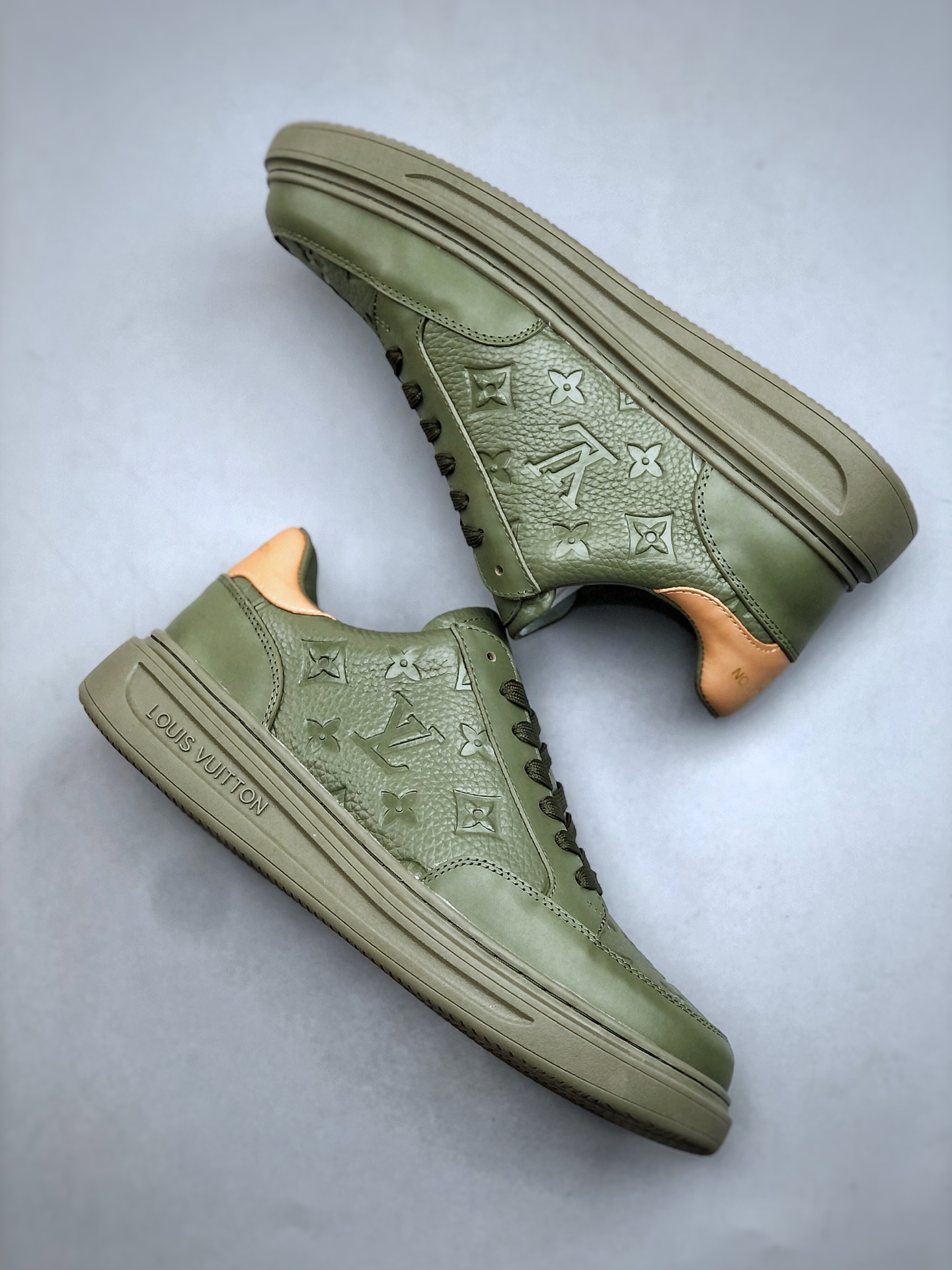 400 LOUIS VUITTON Beverly Hills 牛皮革 圆头系带 低帮 板鞋