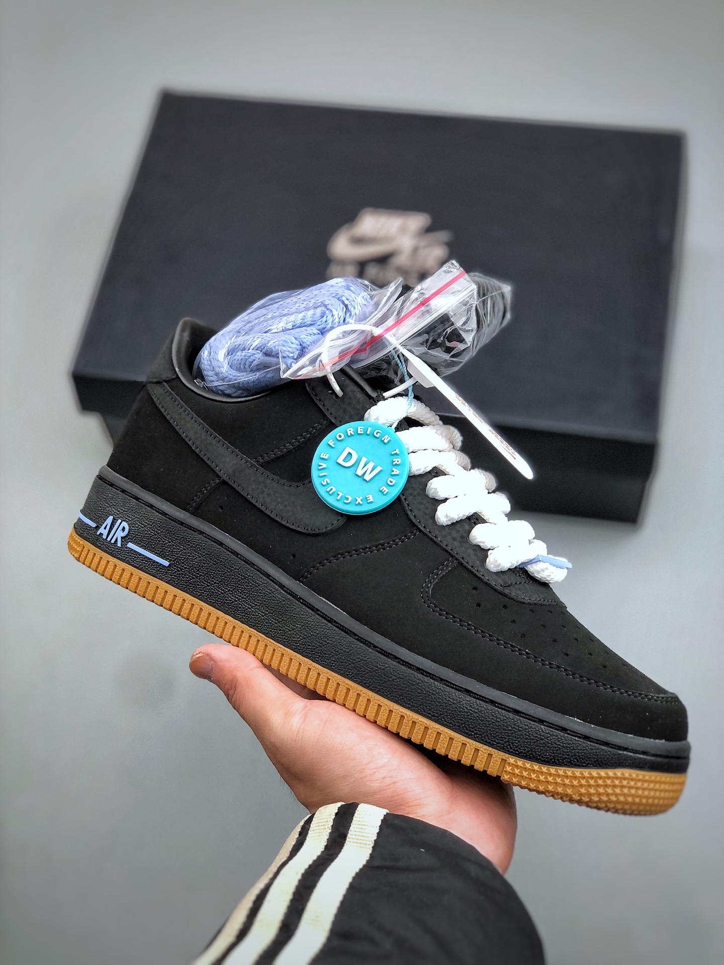 MiniCost Shoe