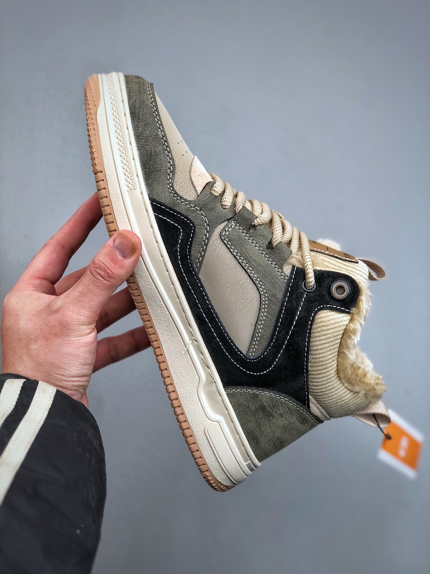 240 Timberland 天伯伦/添柏岚经典款 25ss新款中帮(加绒) TB23066-Chinese UA Cheap High Quatity Brand Clothes Bags handbags Sneakers wholesale wholesaler seller from China Factory suppliers Fashion Clothing Shoes best Quality Beautiful Price 240 Timberland 天伯伦/添柏岚经典款 25ss新款中帮(加绒) TB23066
