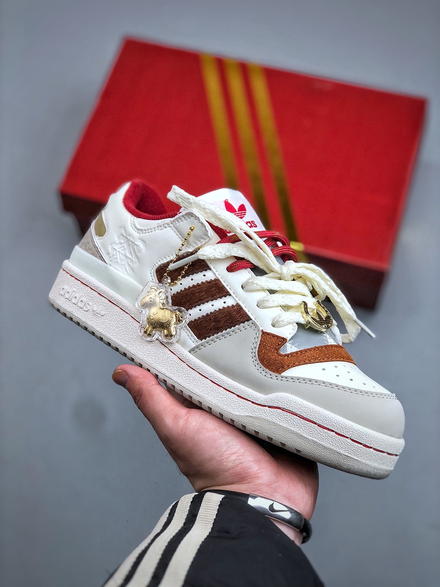 💰140  Ad Forum 84 Low KJ8751 马年限定 人气单品 经典复古篮球鞋 尺码：36-45（半）