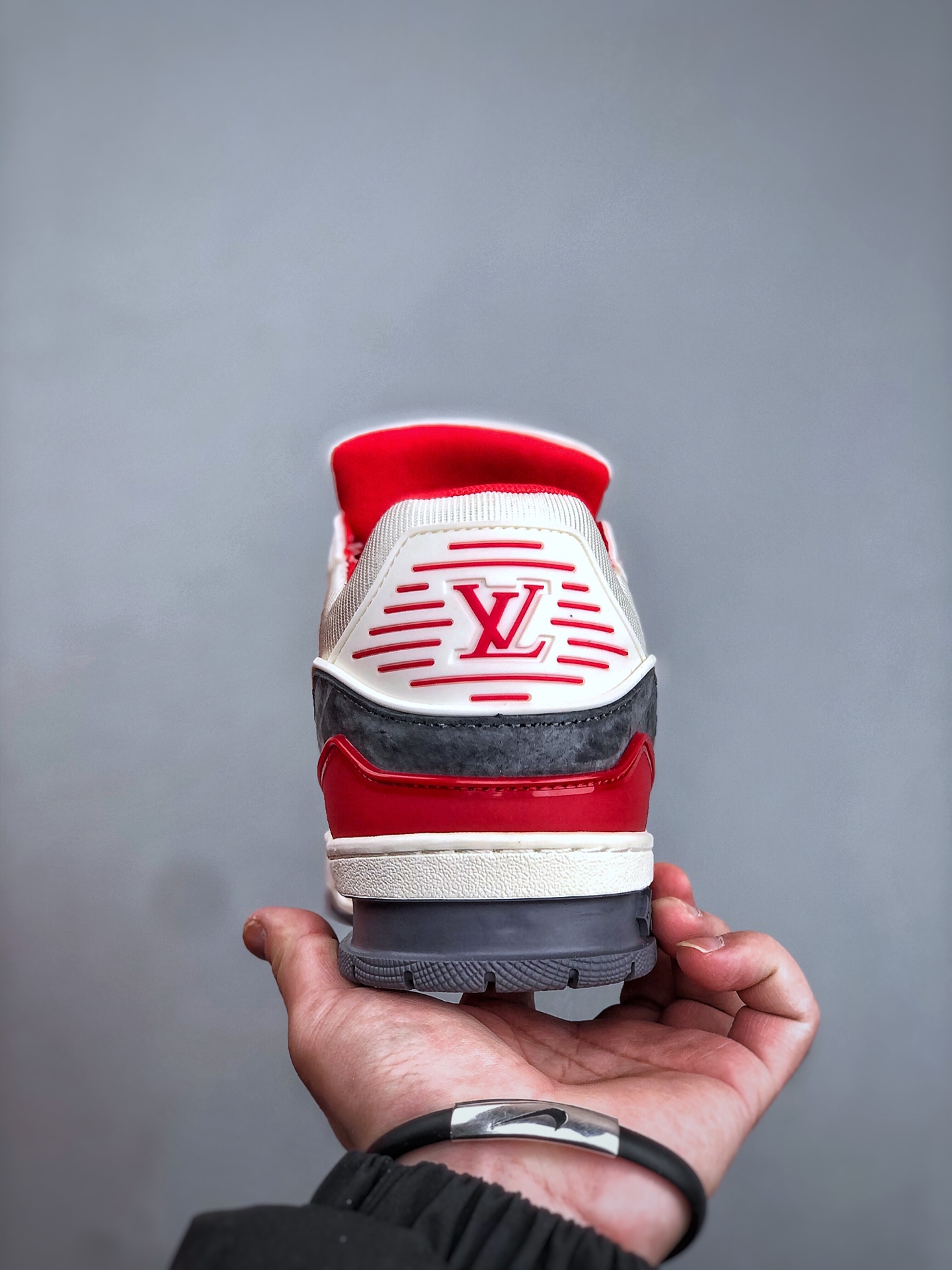LV ARCH LICHT SNEAKER LV路易威登低帮板鞋 正确一致TPR光泽组合鞋底 LV ARCH LICHT SNEAKER LV路易威登低帮板鞋 正确一致TPR光泽组合鞋底