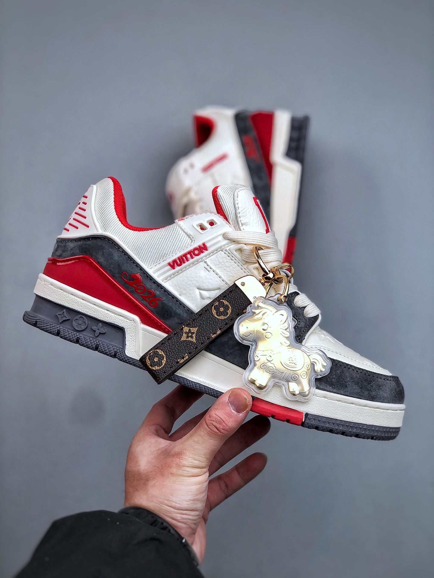 LV ARCH LICHT SNEAKER LV路易威登低帮板鞋 正确一致TPR光泽组合鞋底 LV ARCH LICHT SNEAKER LV路易威登低帮板鞋 正确一致TPR光泽组合鞋底