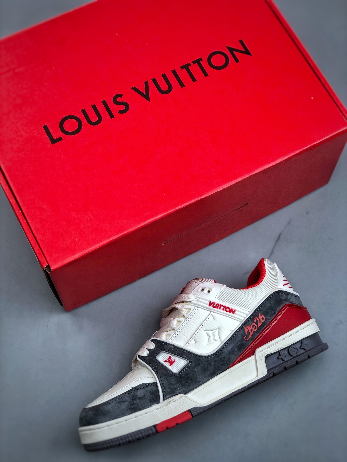 LV ARCH LICHT SNEAKER LV路易威登低帮板鞋 正确一致TPR光泽组合鞋底 LV ARCH LICHT SNEAKER LV路易威登低帮板鞋 正确一致TPR光泽组合鞋底
