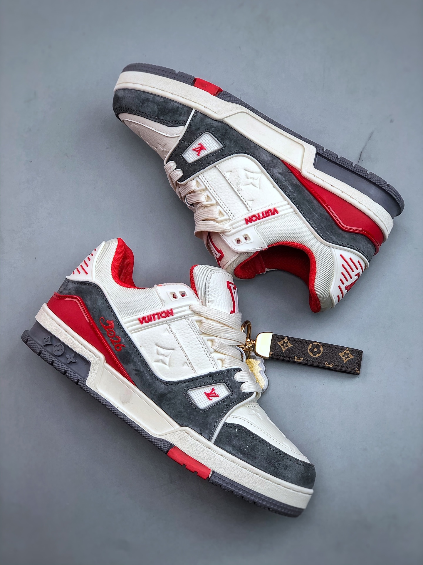 LV ARCH LICHT SNEAKER LV路易威登低帮板鞋 正确一致TPR光泽组合鞋底 LV ARCH LICHT SNEAKER LV路易威登低帮板鞋 正确一致TPR光泽组合鞋底