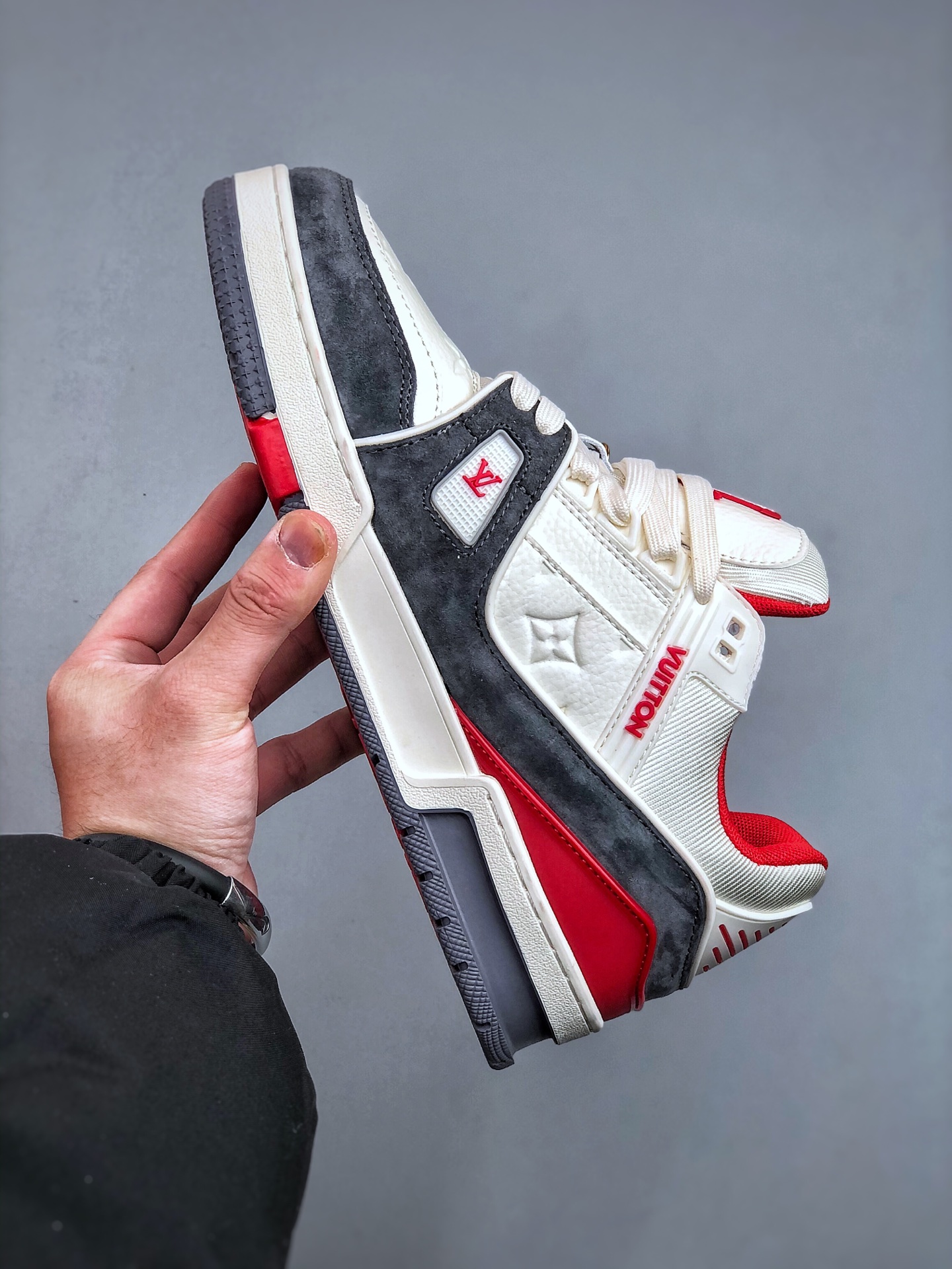 LV ARCH LICHT SNEAKER LV路易威登低帮板鞋 正确一致TPR光泽组合鞋底 LV ARCH LICHT SNEAKER LV路易威登低帮板鞋 正确一致TPR光泽组合鞋底