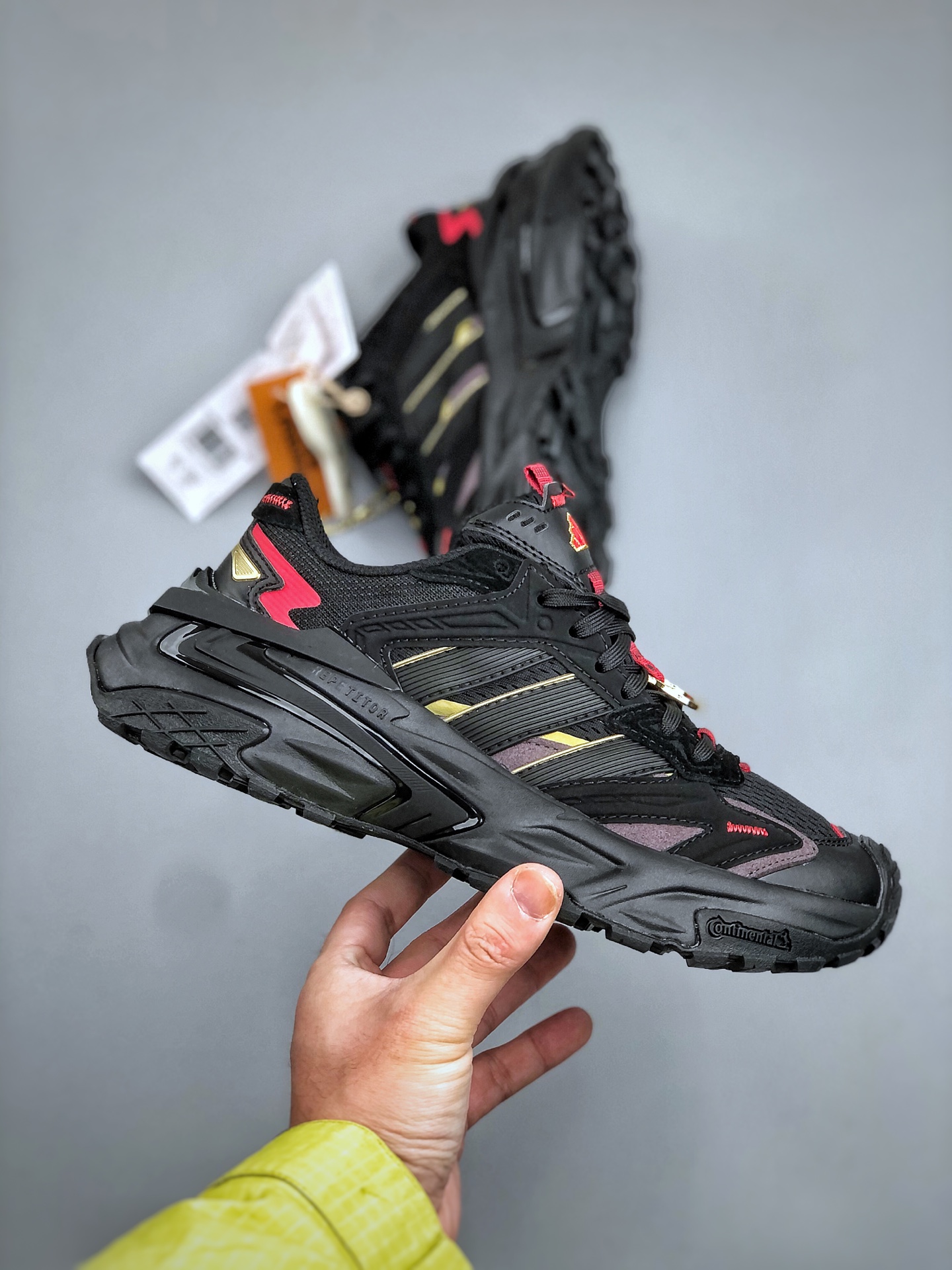 💰320 Adidas XLG Storm Edge 马年限定
阿迪复古透气休闲运动鞋👏
官方货号:  KI1856 尺码：35-45（半）