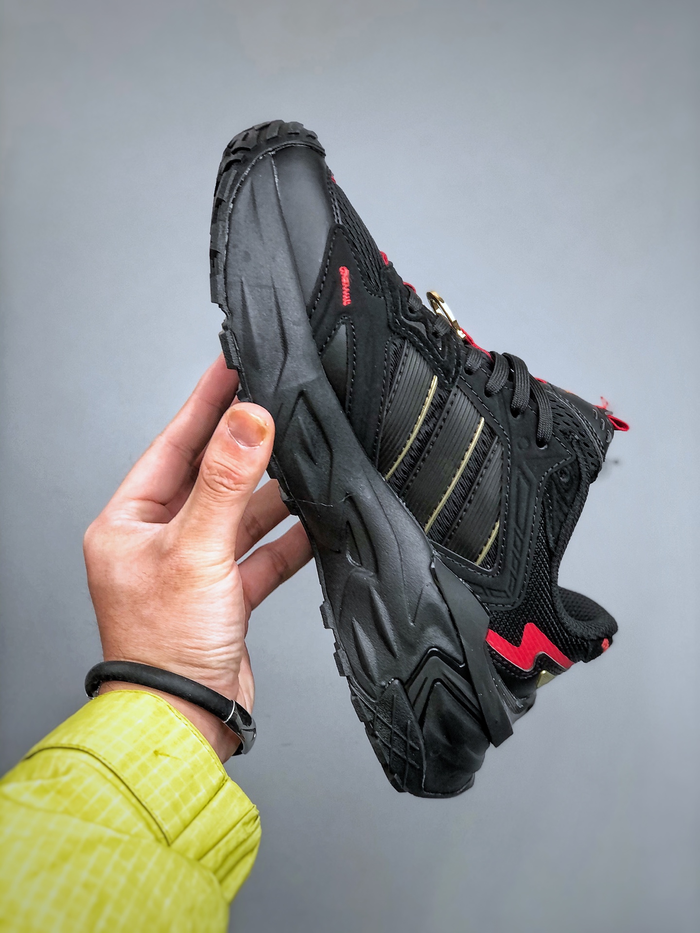 💰320 Adidas XLG Storm Edge 马年限定
阿迪复古透气休闲运动鞋👏
官方货号:  KI1856 尺码：35-45（半）
