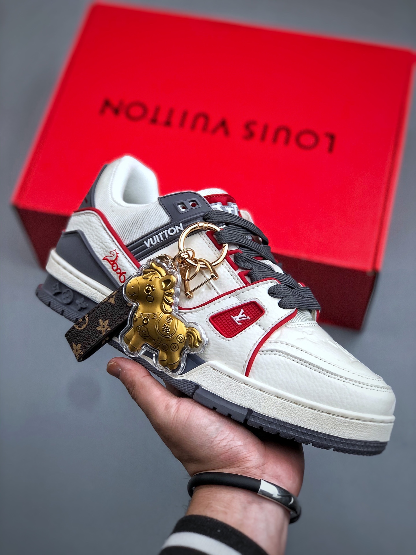 _d4f9sIq9SOUelv8n3QhM3MrAIlY38MS-8lL6ZXQ