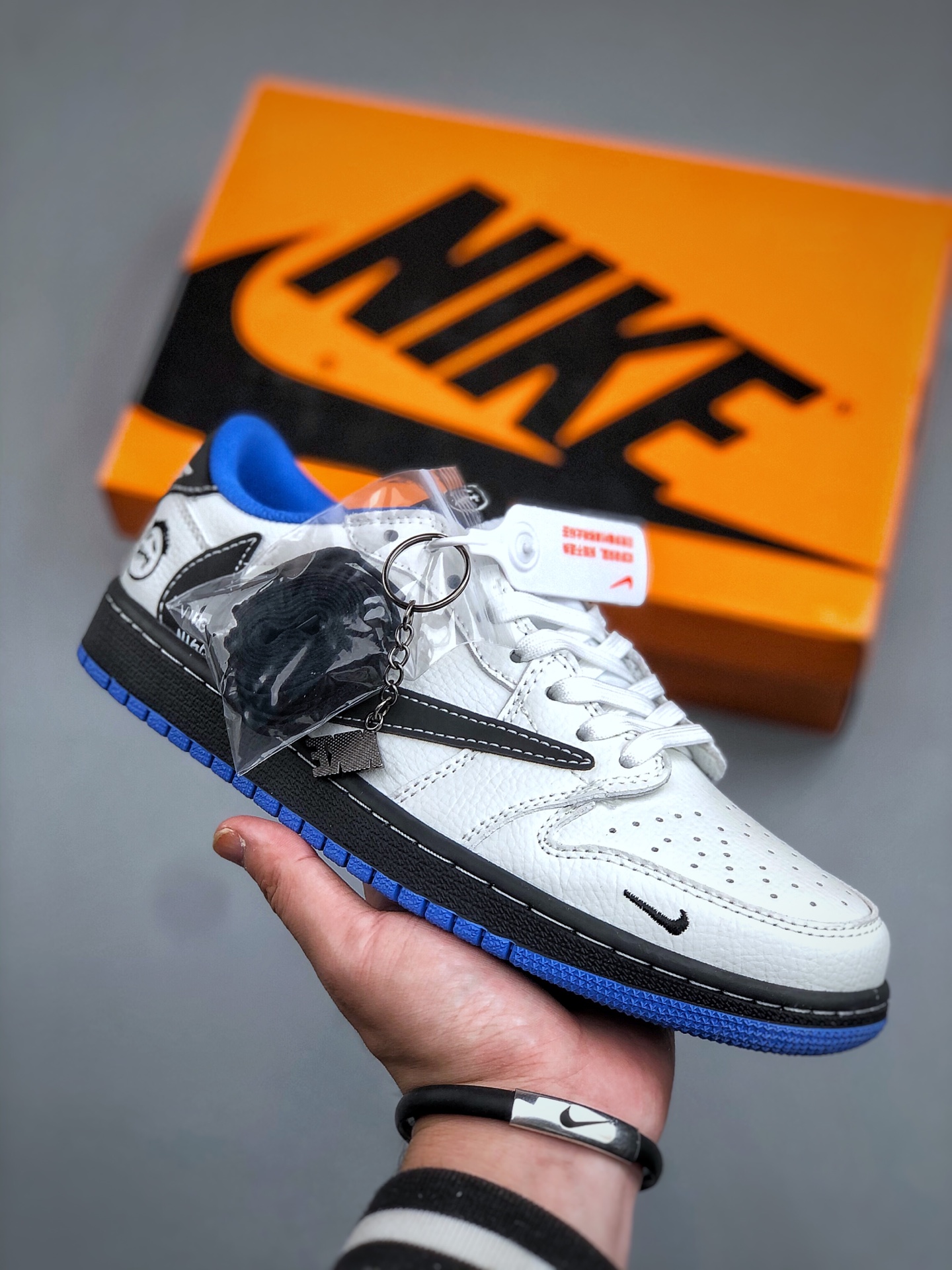 _dov9sx3-XHMc9LMeyDN5W6Vv8L3qFLXEP7bEtwQ