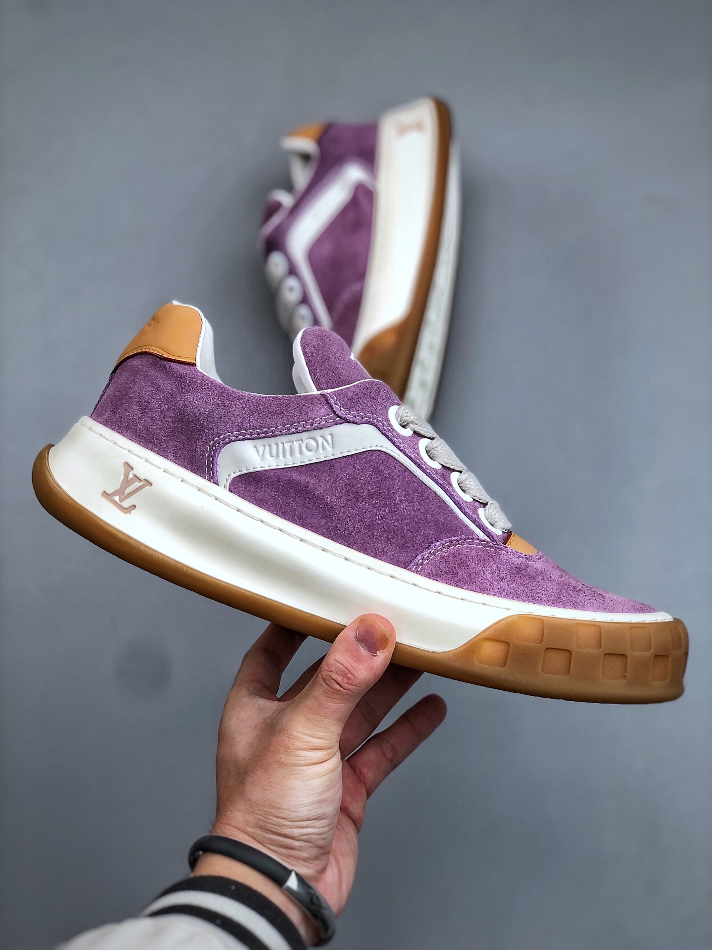 LOUIS VUITTON Tilted 系列 2026 早春全新上架 LV 路易威登 Tilted Low Sneakers 倾斜系列低帮复古休闲运动板鞋-Chinese wholesaler seller Clothes Bags handbags wholesale Shoes High Quatity wholesaler seller Cheap Sneakers from China Factory Chinese suppliers china wholesale clothing wholesaler seller LOUIS VUITTON Tilted 系列 2026 早春全新上架 LV 路易威登 Tilted Low Sneakers 倾斜系列低帮复古休闲运动板鞋