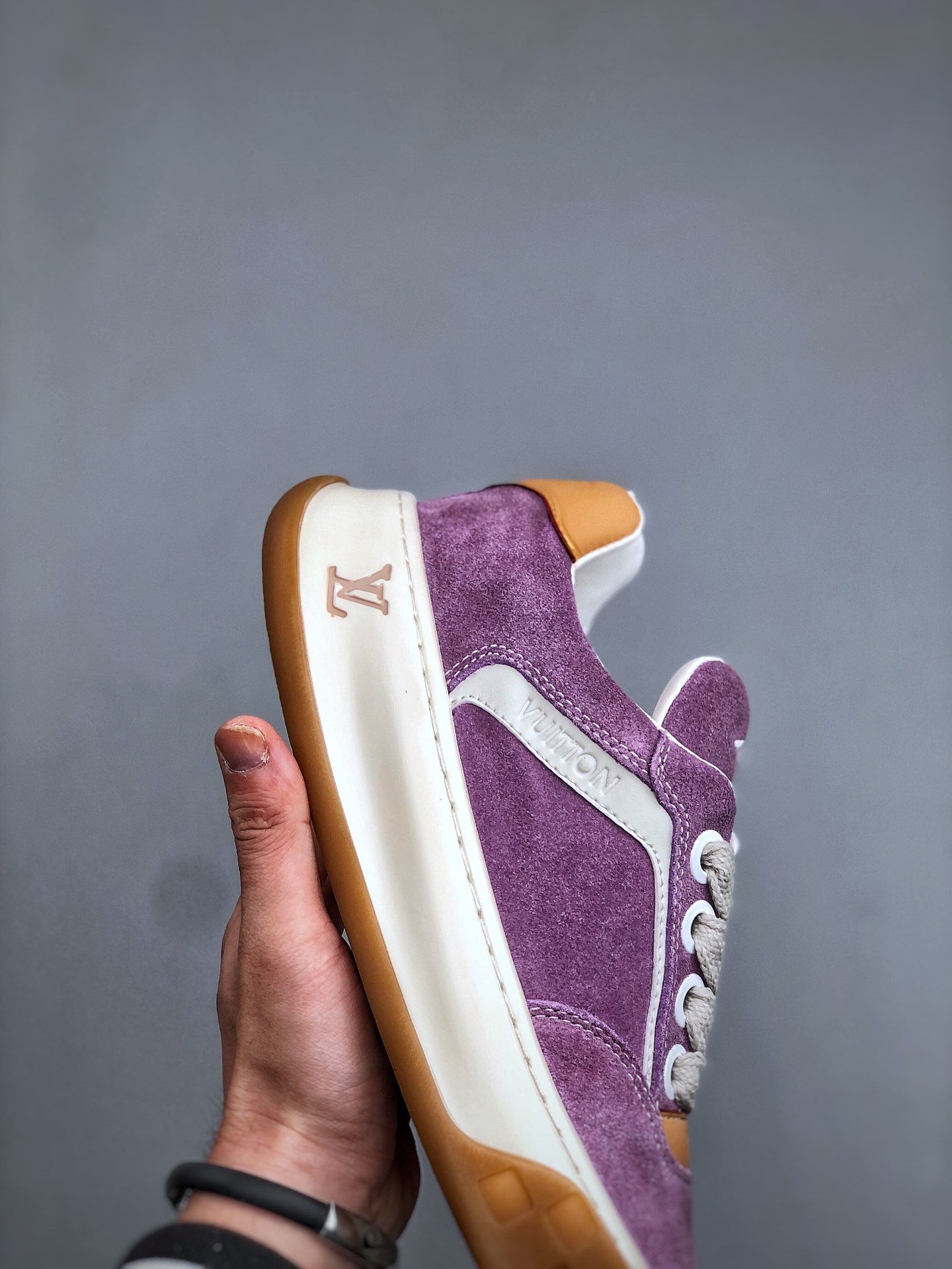 LOUIS VUITTON Tilted 系列 2026 早春全新上架 LV 路易威登 Tilted Low Sneakers 倾斜系列低帮复古休闲运动板鞋-Chinese wholesaler seller Clothes Bags handbags wholesale Shoes High Quatity wholesaler seller Cheap Sneakers from China Factory Chinese suppliers china wholesale clothing wholesaler seller LOUIS VUITTON Tilted 系列 2026 早春全新上架 LV 路易威登 Tilted Low Sneakers 倾斜系列低帮复古休闲运动板鞋