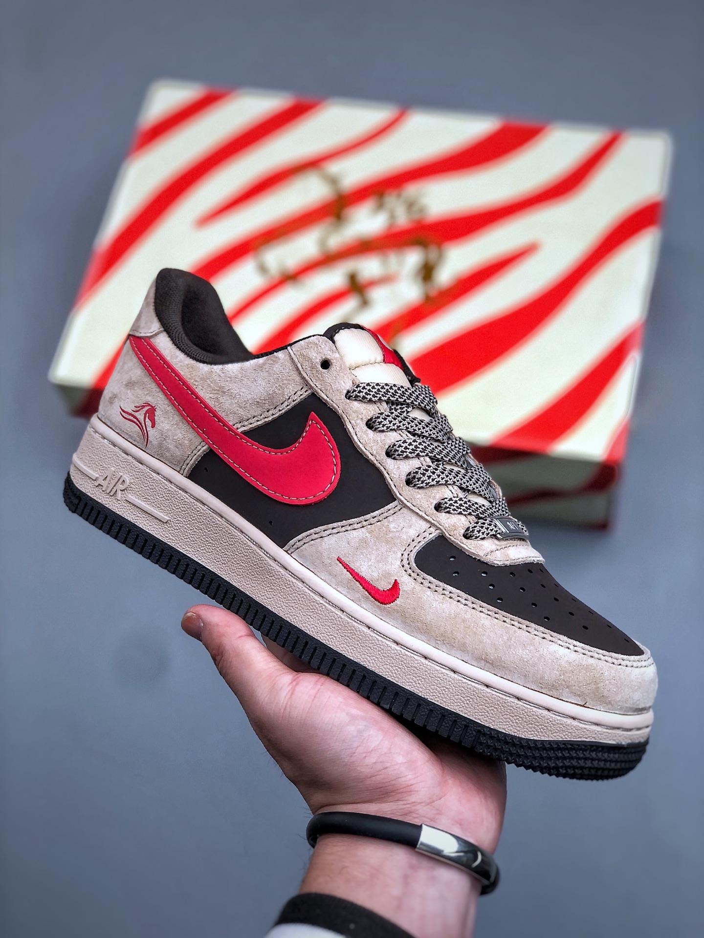 _dZI9sup31WFn5zemjqpXhmWJQ04lXMLsVIvL-UA