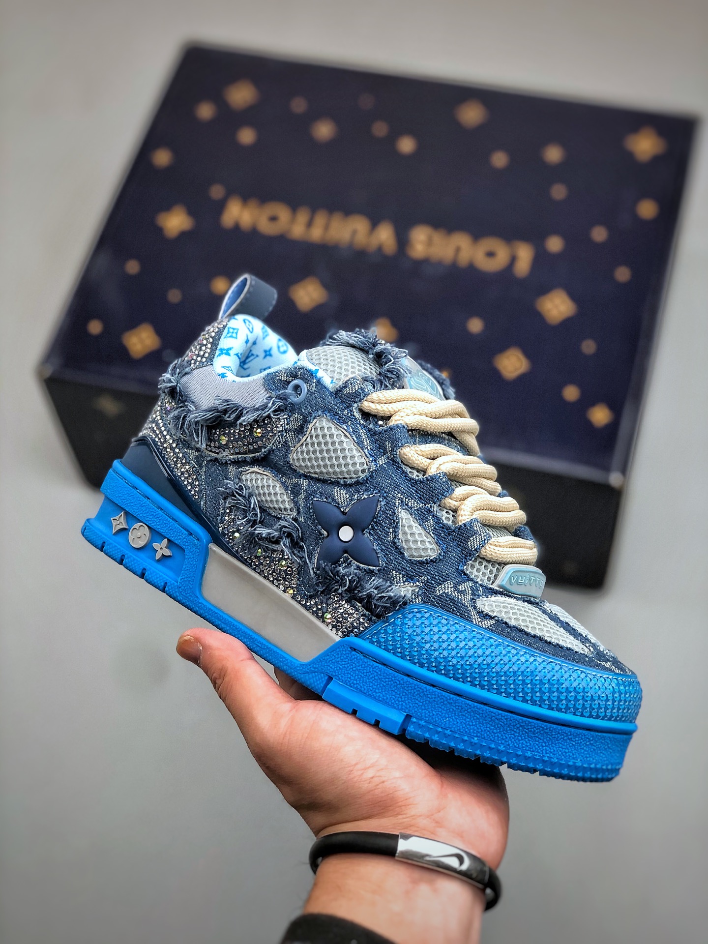 _dus9s2ScIUmefrIT0Wg6QoDCHax1F2A244M6wPQ