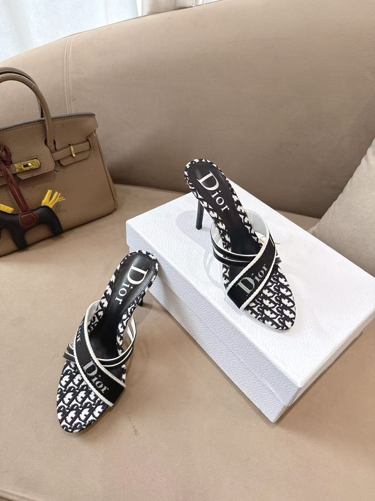 Dior Dior*迪奥2026ss夏季新款中古高跟拖鞋 公主范十足，颜色非常抬肤色，迷人的 美感