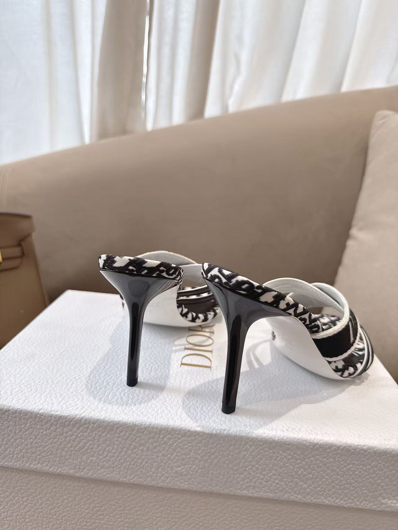 Dior Dior*迪奥2026ss夏季新款中古高跟拖鞋 公主范十足，颜色非常抬肤色，迷人的 美感