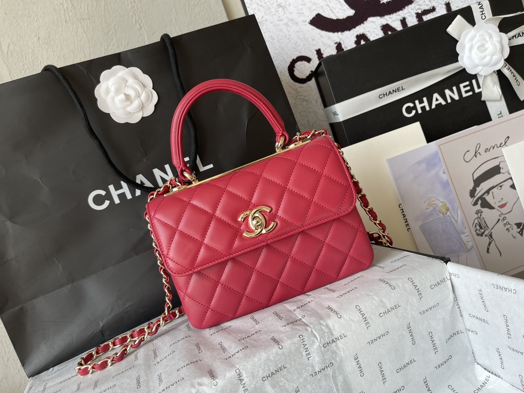 大号小号品牌:Chanel简介:原单质量经典之作华丽与气质的前沿是你意想不到的尊贵皮种:原单进口小羊皮里