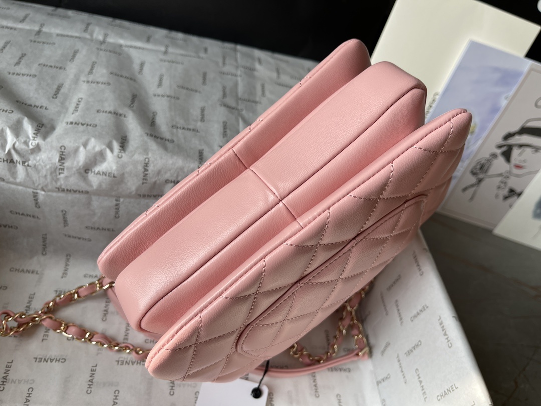 大号小号品牌:Chanel简介:原单质量经典之作华丽与气质的前沿是你意想不到的尊贵皮种:原单进口小羊皮里