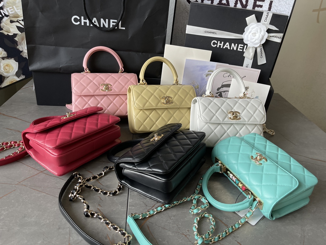 大号小号品牌:Chanel简介:原单质量经典之作华丽与气质的前沿是你意想不到的尊贵皮种:原单进口小羊皮里