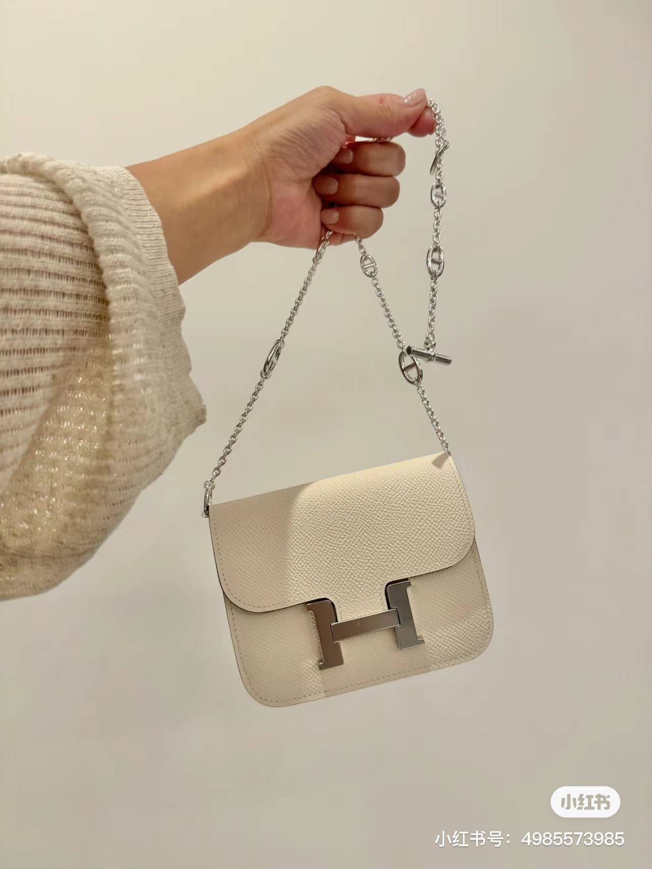 Hermès A must-have for small package lovers! The real thing is really super Q, paired with a pig nose chain, it looks great when worn cross-body!