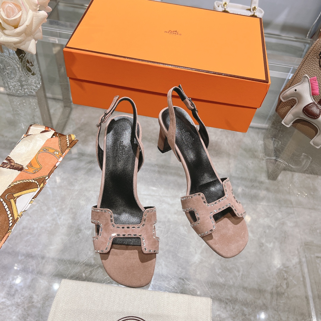 NO:166334,Herme* New high-heeled sandal series of early spring counter, calfskin upper, imported mixed-bred sheepskin inside, heel height: 7.5cm, original Italian leather outsole, shoe size: 35.36.37.38.39.40.41.42 (40.41.42 custom made, no return or exchange), sandals, hermes, sandals, cowhide, sheepskin, Leather soles19860909Herme* 早春专柜新款高跟凉鞋系列 鞋面小牛皮 内里进口混种羊皮 跟高:7.5cm 大底原版意大利真皮大底 鞋码:35.36.37.38.39.40.41.42（40.41.42定做不退换）,凉鞋,hermes,sandals,cowhide,sheepskin,Leather soles,Women's Shoes