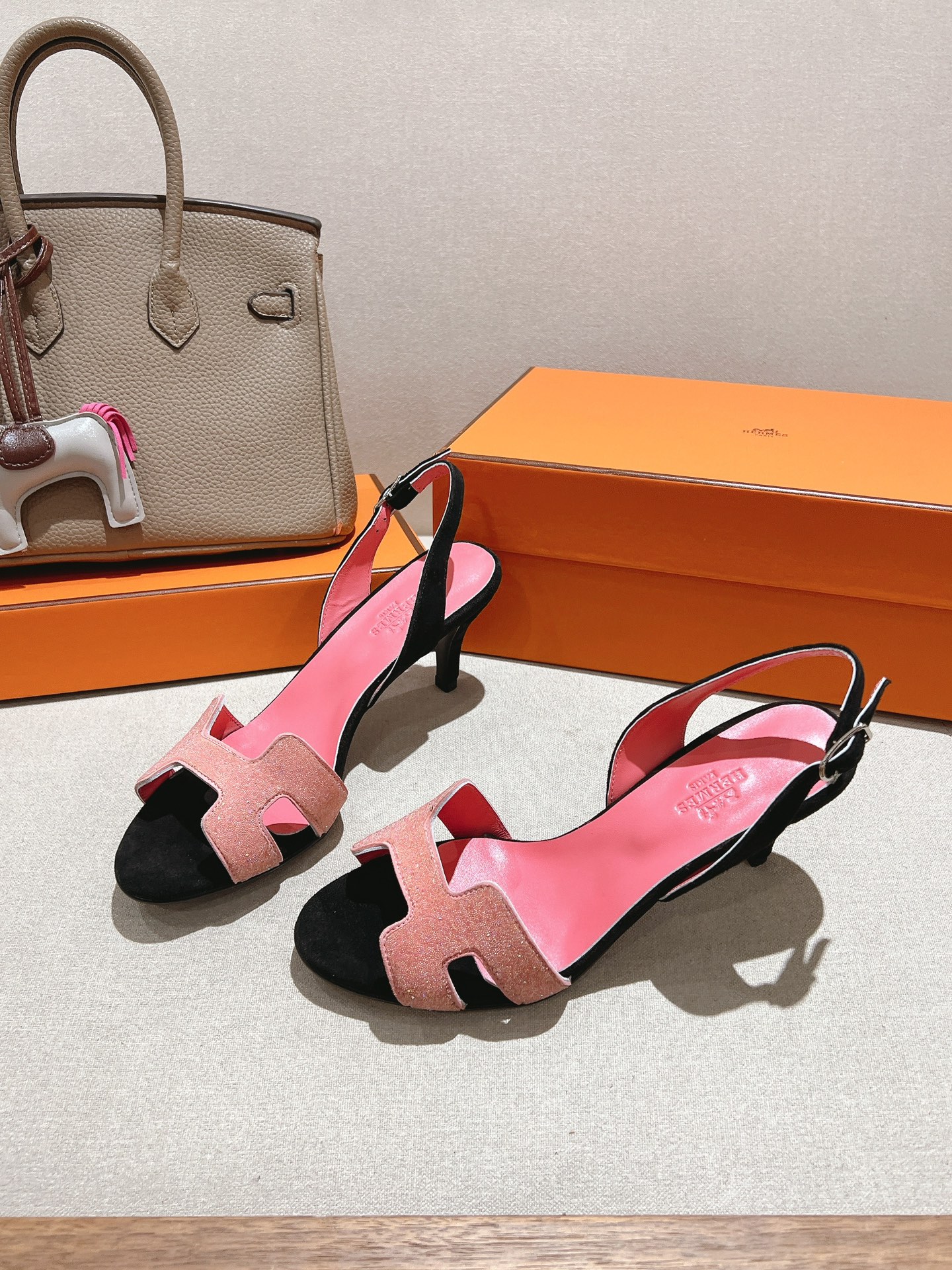NO:166357,『New color diamond face』 Hermès high-heeled temperament sandals, suede palm prints, Epson leather, imported mixed-bred sheepskin, outsole original Italian leather outsole Shoe size: 35.36.37.38.39.40.41., 40.41. Custom made no return or exchange), sandals, hermes, sandals, sheepskin, chamois leather, Leather soles19860909『新配色钻面』Hermès 高跟气质凉鞋 鞋面麂皮手掌纹 Epson皮 内里进口混种羊皮 大底原版意大利真皮大底 鞋码:35.36.37.38.39.40.41.,40.41.定做不退换）,凉鞋,hermes,sandals,sheepskin,chamois leather,Leather soles,Women's Shoes
