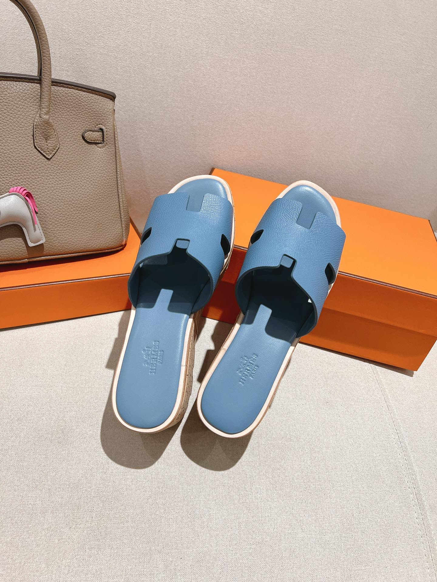NO:227465,Hjia 2025 Hermes Spring and Summer New H Sandals Exclusive Original Water Platform Private Model A Monthly Classic and Versatile Single Product!  Pure handmade top version Welcome to compare imported original leather material with inner foot pad top mixed-bred sheepskin size 35~39 (40.41 custom made without return or replacement), slippers, hermes, sandals, slippers, sheepskin19860909h家2025爱马仕春夏新款H凉鞋 独家原版水台私模 万年经典百搭单品！纯手工制作顶级版本 欢迎对比 鞋面进口原版皮料 内里垫脚顶级混种羊皮   码数35～39（40.41订做不退不换）,拖鞋,hermes,sandals,slippers,sheepskin,Women's Shoes